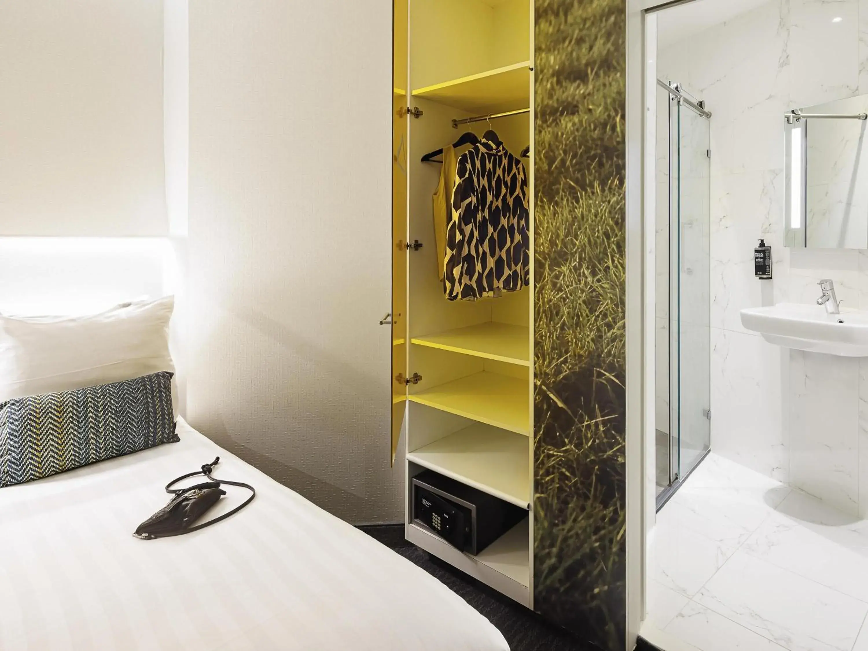 Bedroom, Bed in ibis Styles Amsterdam Central Station Bedroom, Bed in ibis Styles Amsterdam Central Station