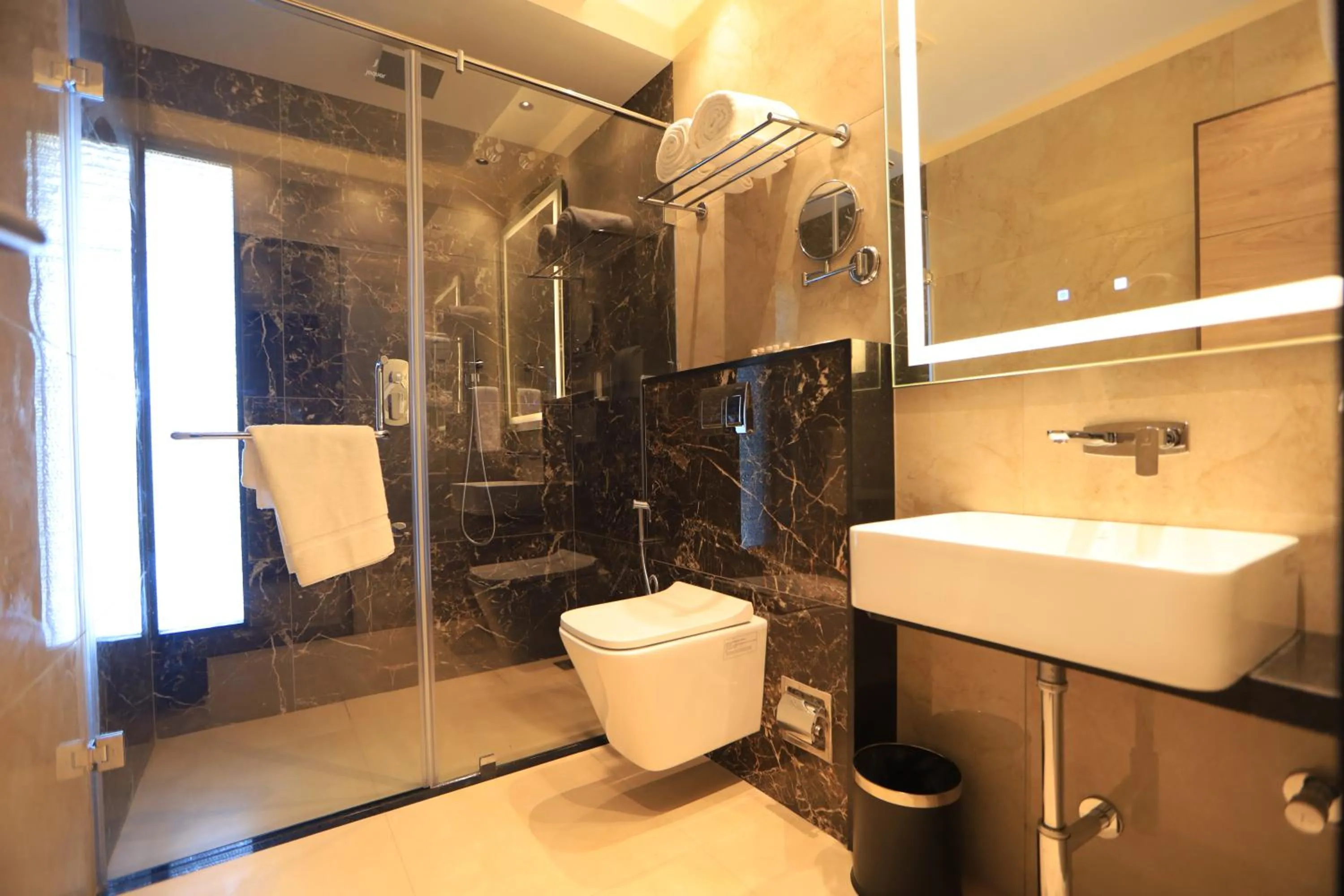 Bathroom in Kings Bury Inn