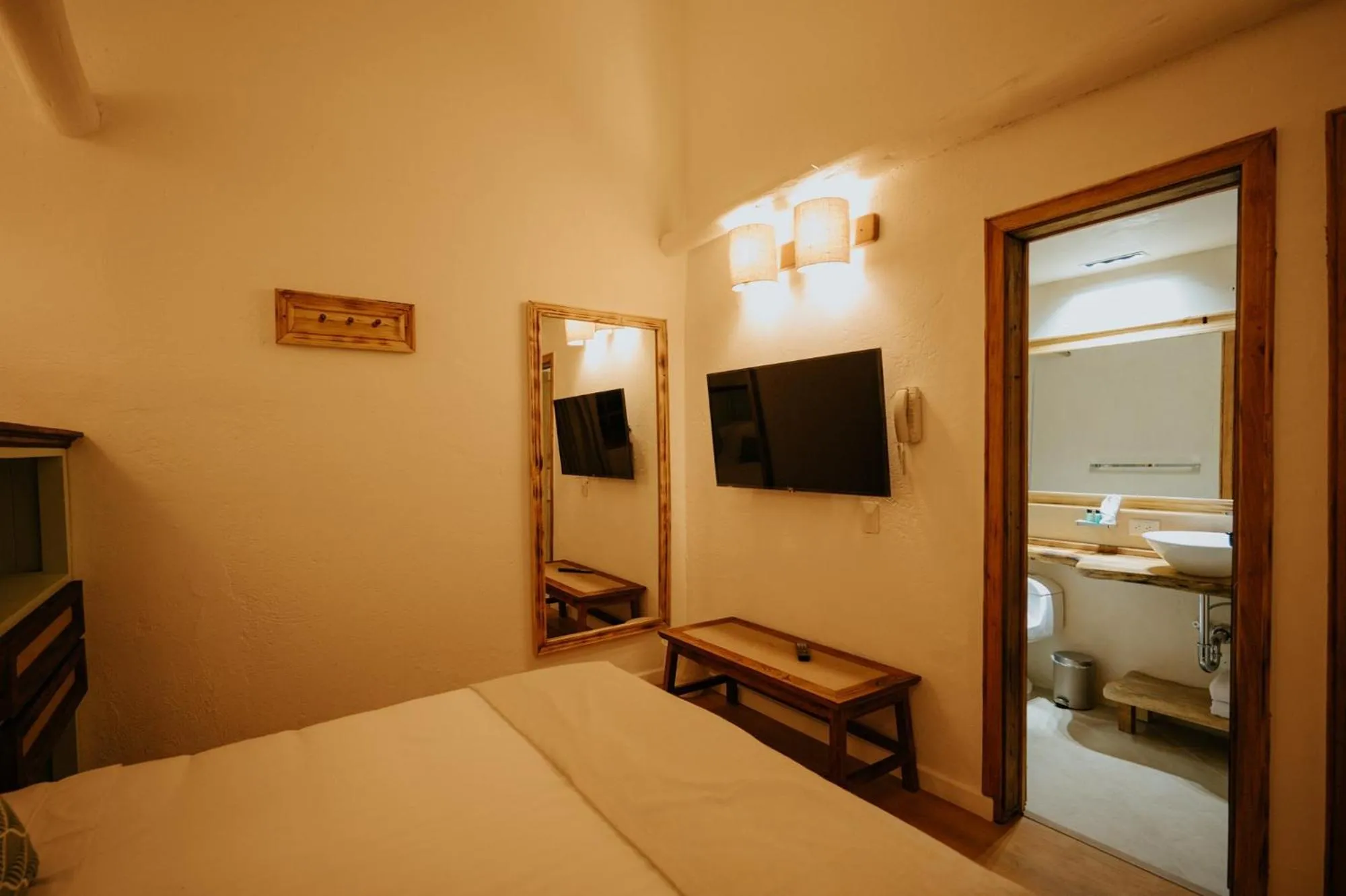 TV and multimedia, Bed in Hotel La Corada