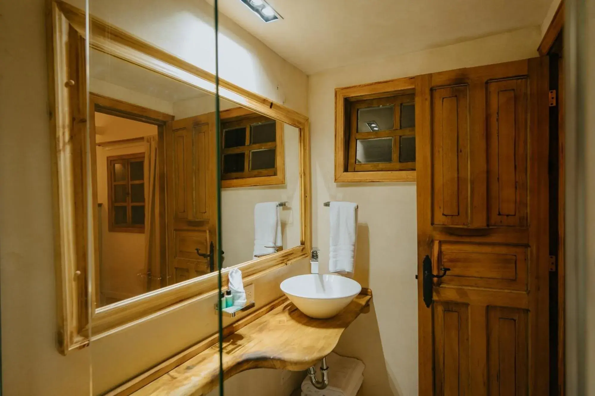 Bathroom in Hotel La Corada Bathroom in Hotel La Corada