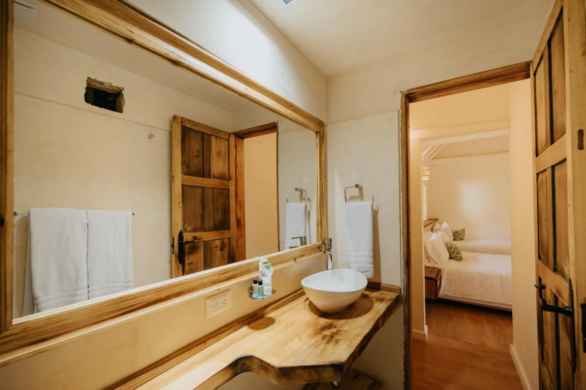 Bathroom, Bed in Hotel La Corada