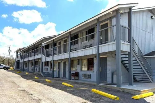 Regency Inn Three Rivers I-37