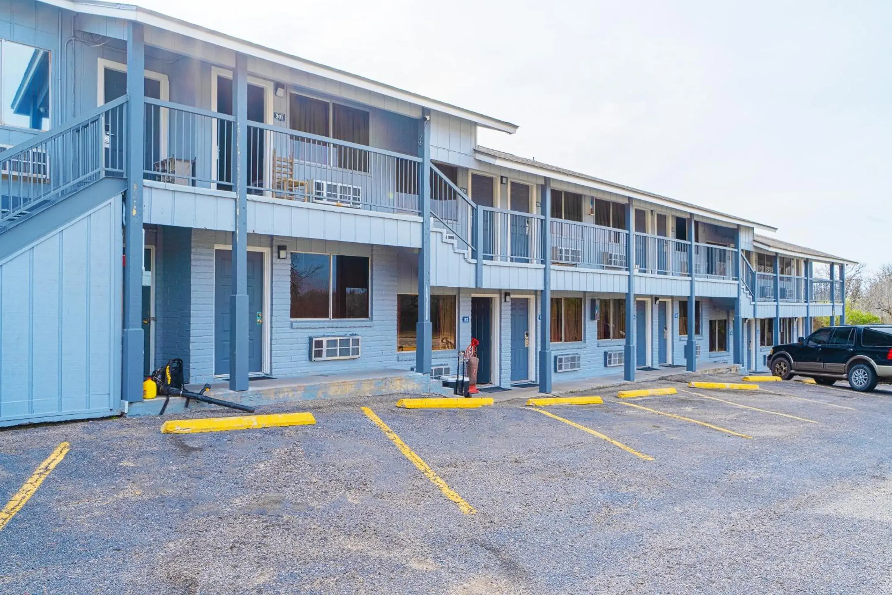 Facade/entrance in Regency Inn Three Rivers I-37 Facade/entrance in Regency Inn Three Rivers I-37