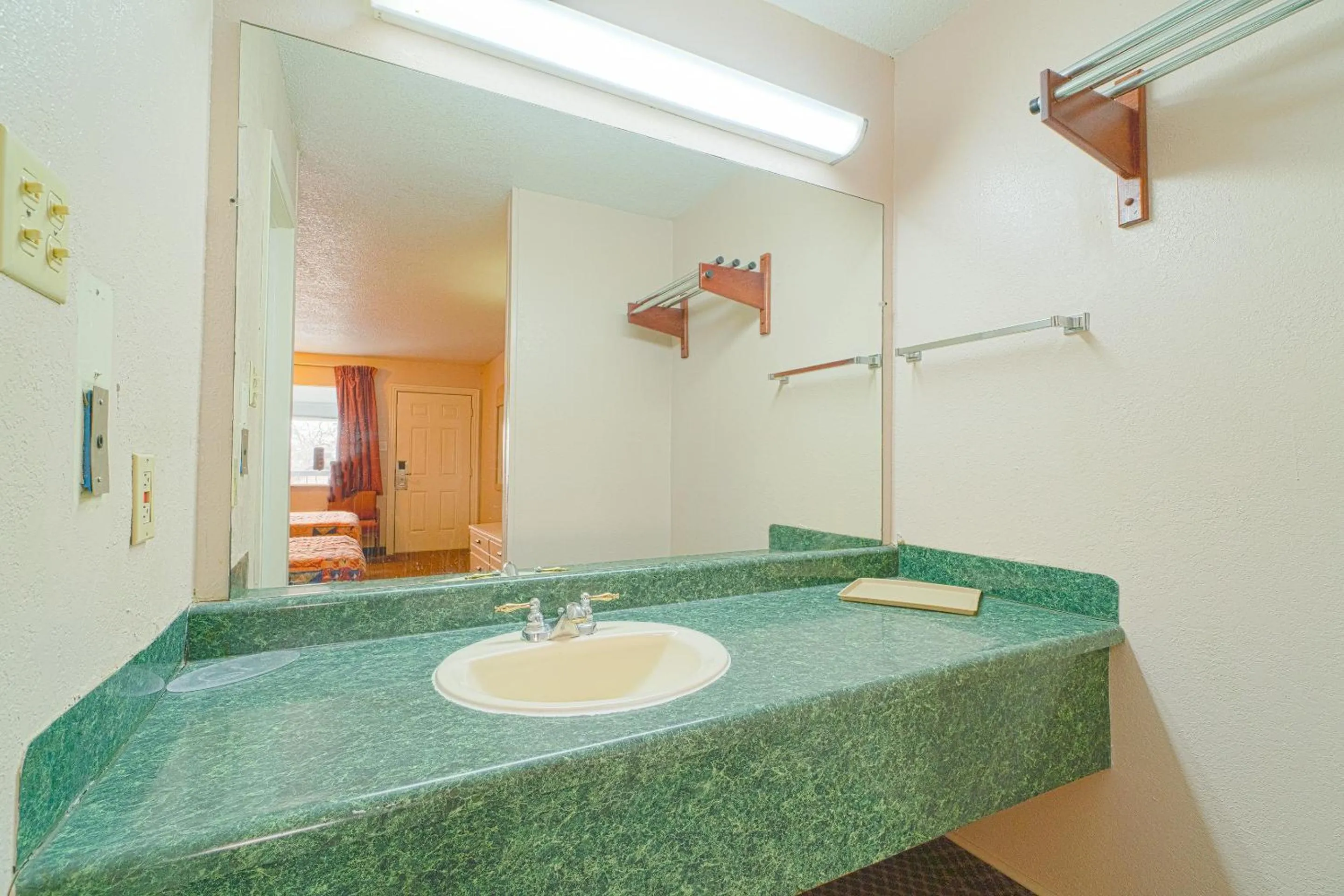 Bathroom in Regency Inn Three Rivers I-37