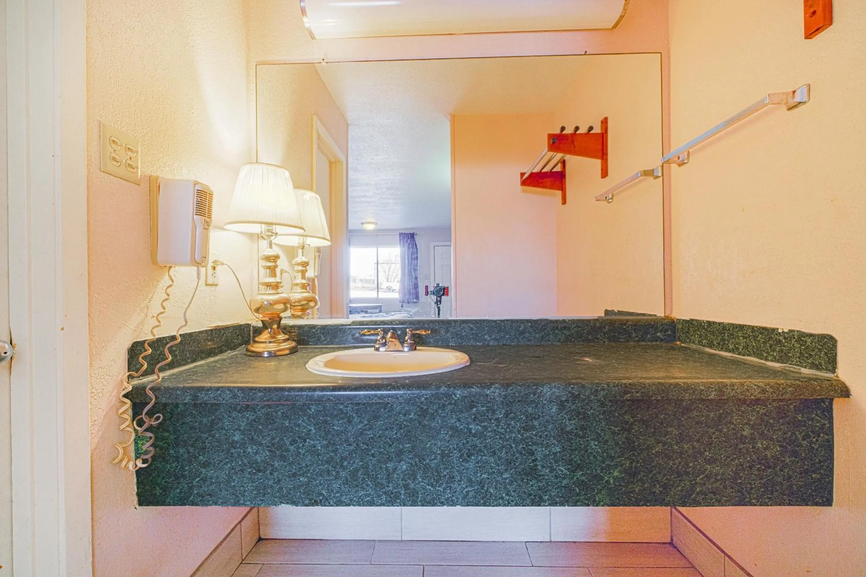 Bathroom in Regency Inn Three Rivers I-37