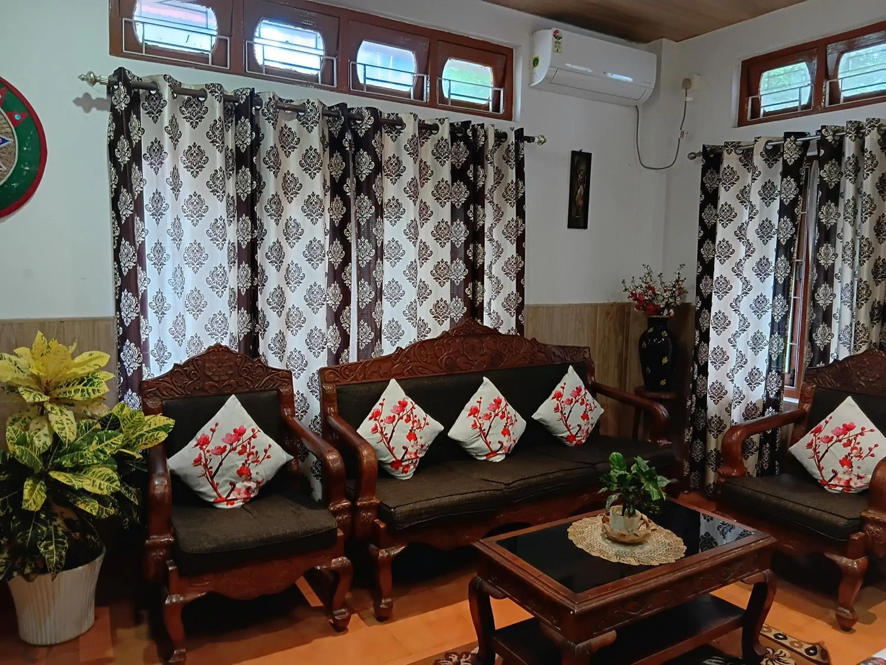 Three-Bedroom Apartment with Balcony in Amazing Homestay Three-Bedroom Apartment with Balcony in Amazing Homestay
