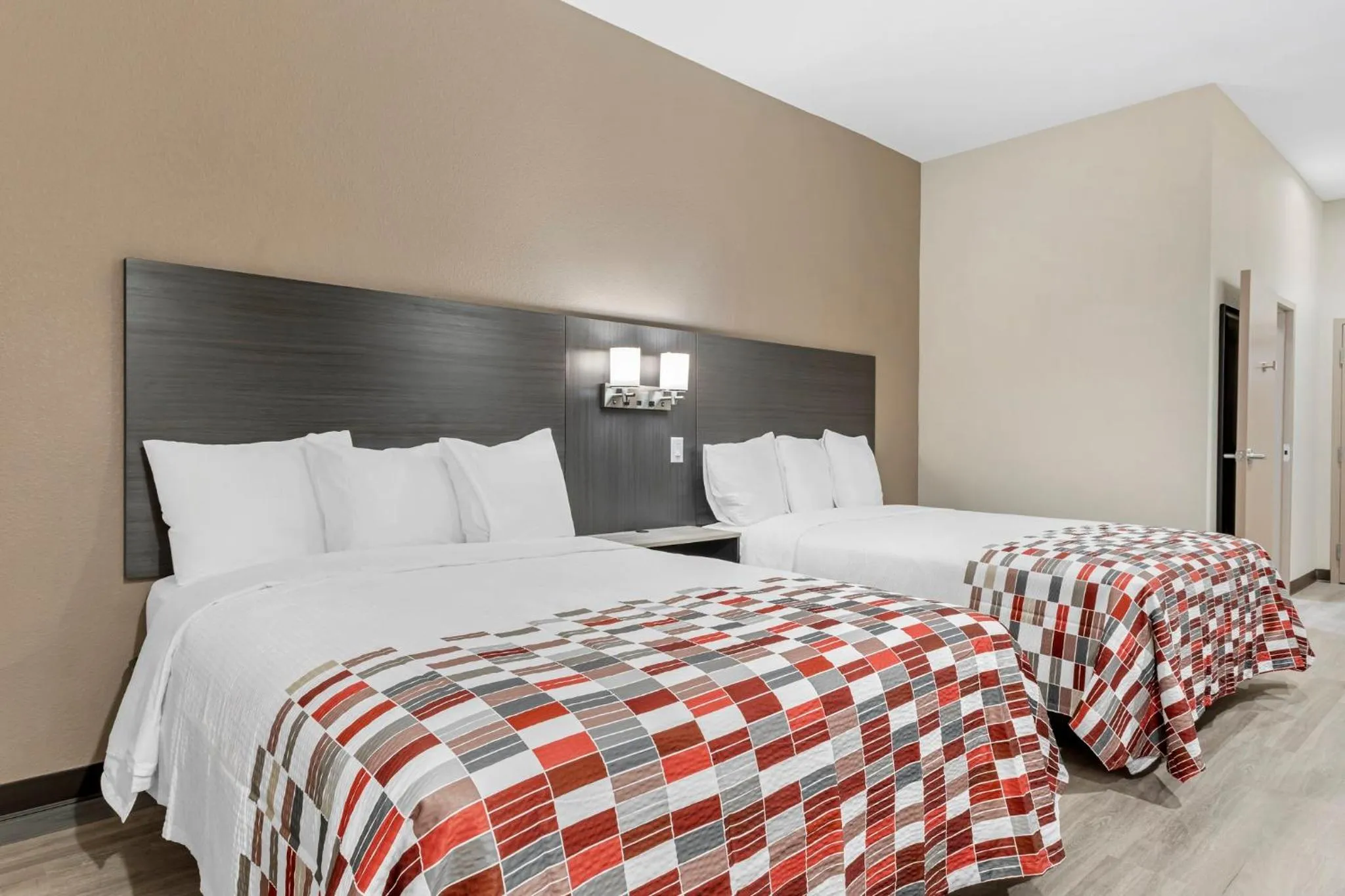 Bedroom, Bed in Red Roof Inn Hutchins