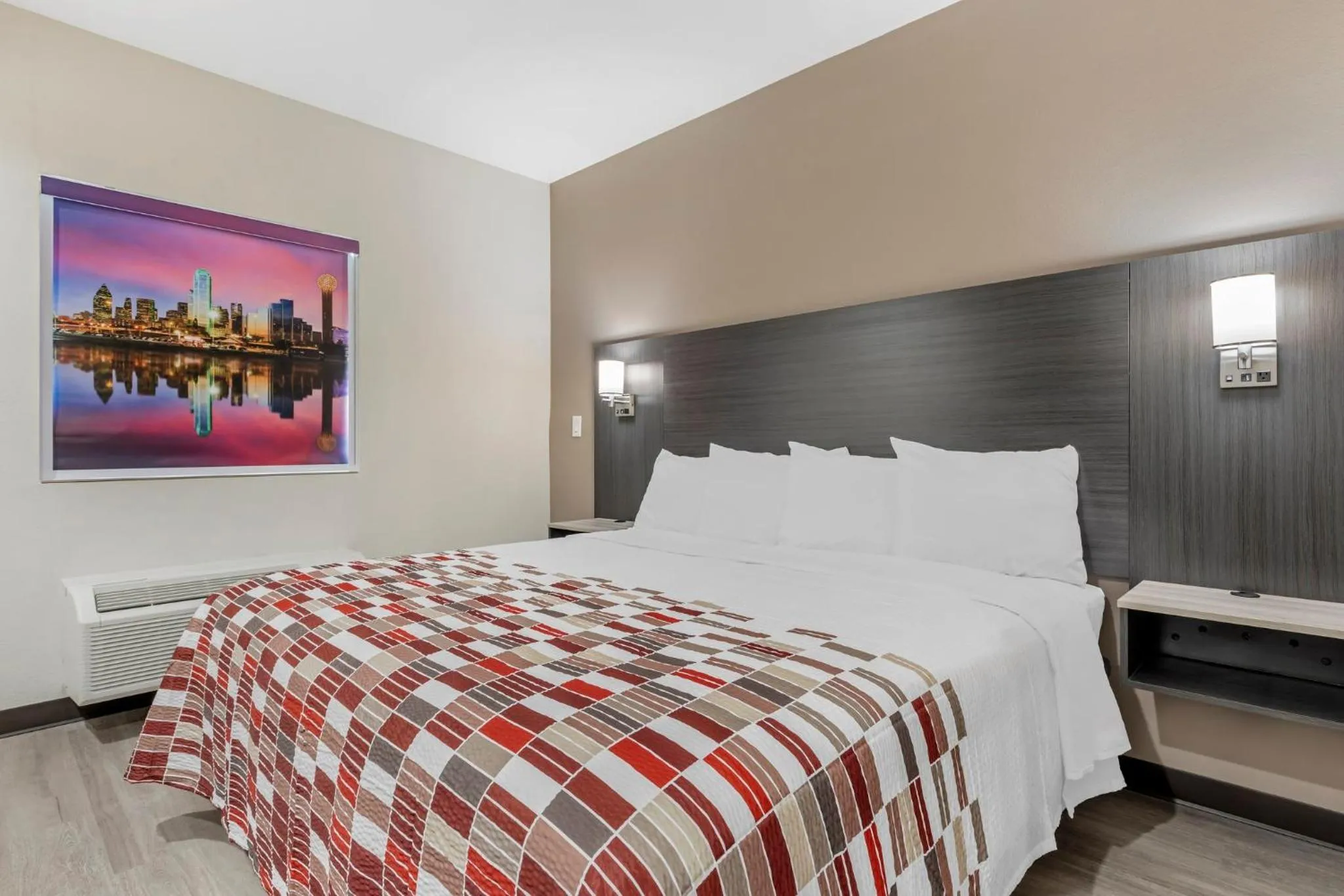 Bedroom, Bed in Red Roof Inn Hutchins