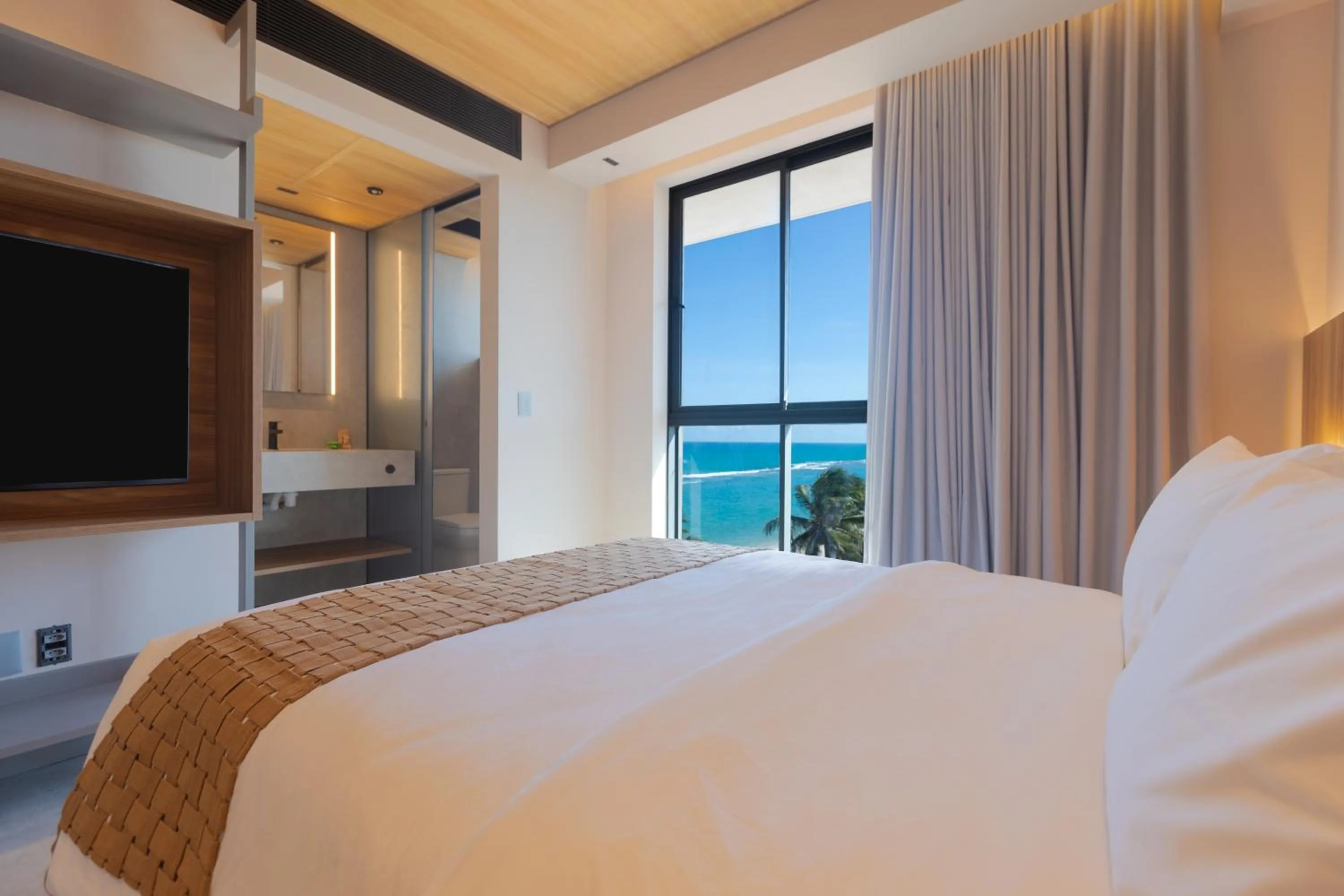 Bedroom, Bed in Ritz Barra de São Miguel