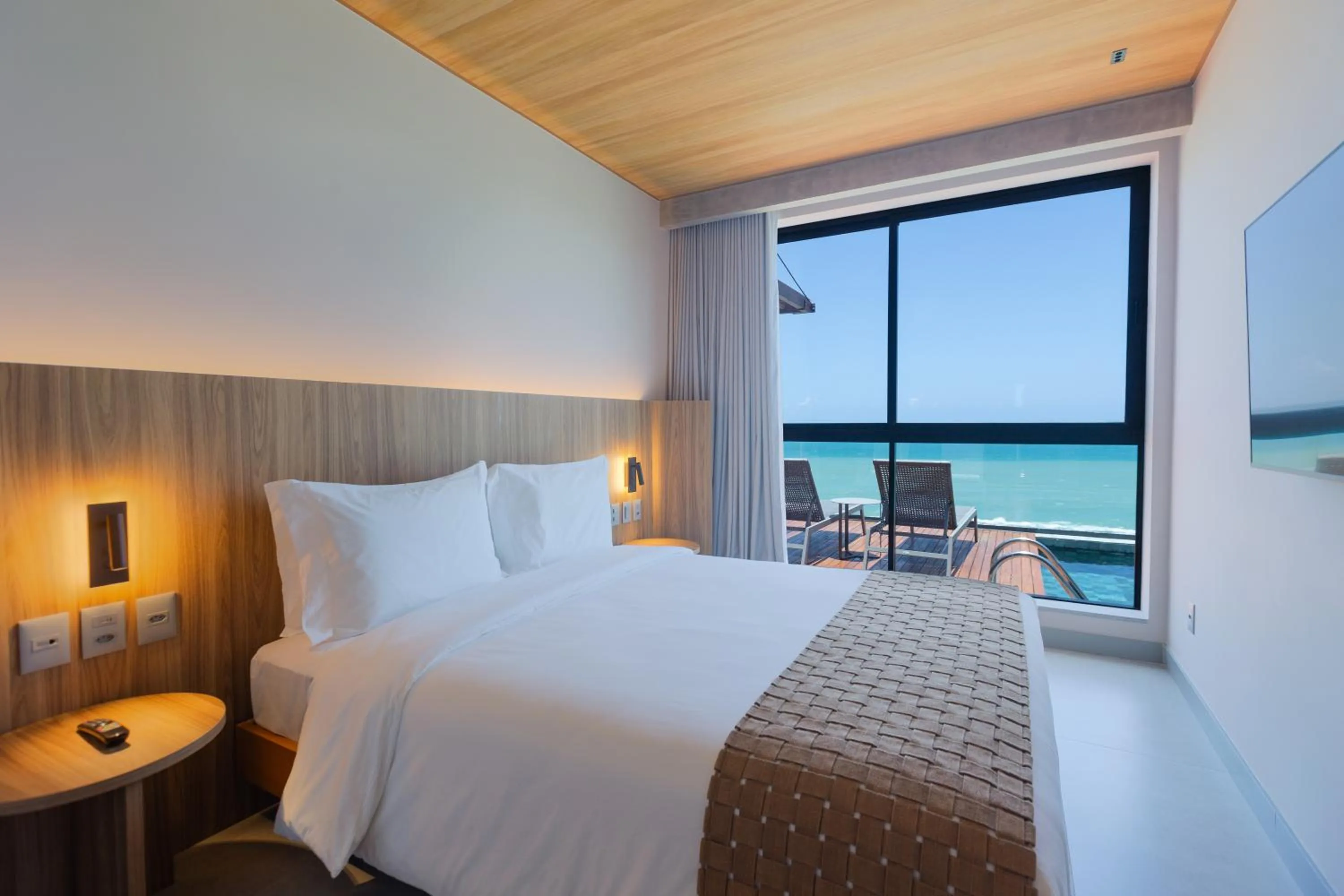 Bedroom, Bed in Ritz Barra de São Miguel