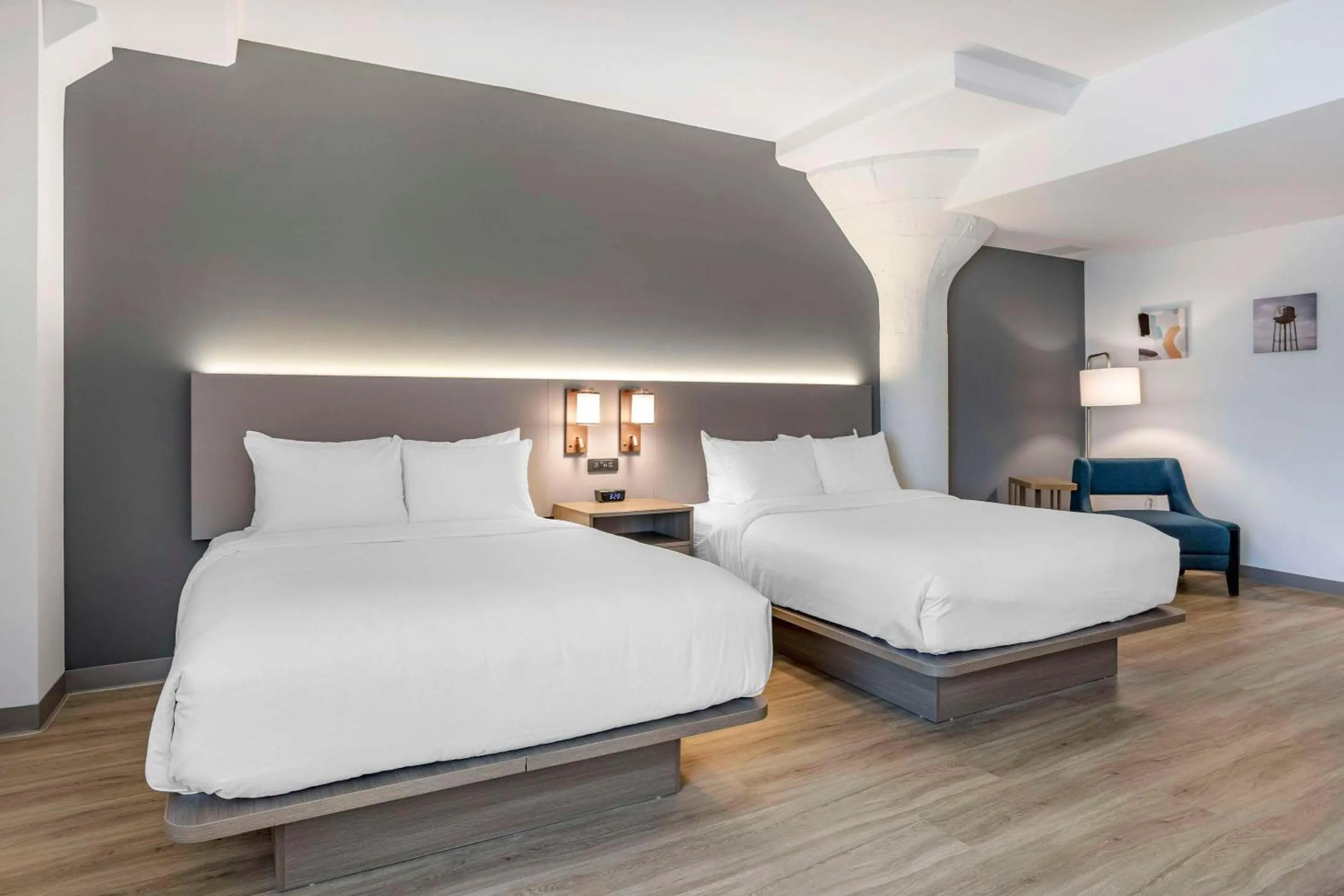 Bedroom, Bed in Comfort Inn & Suites Newark Liberty International Airport