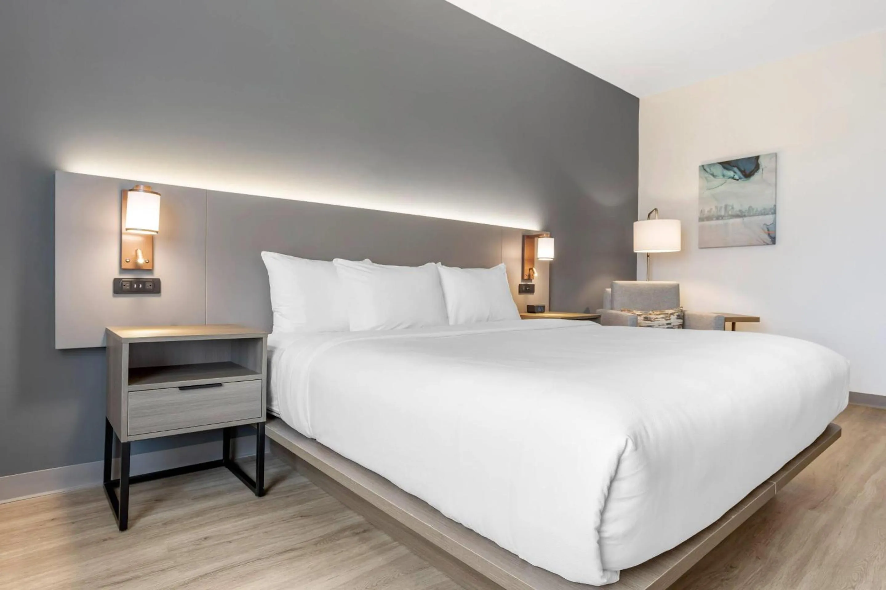 Bedroom, Bed in Comfort Inn & Suites Newark Liberty International Airport