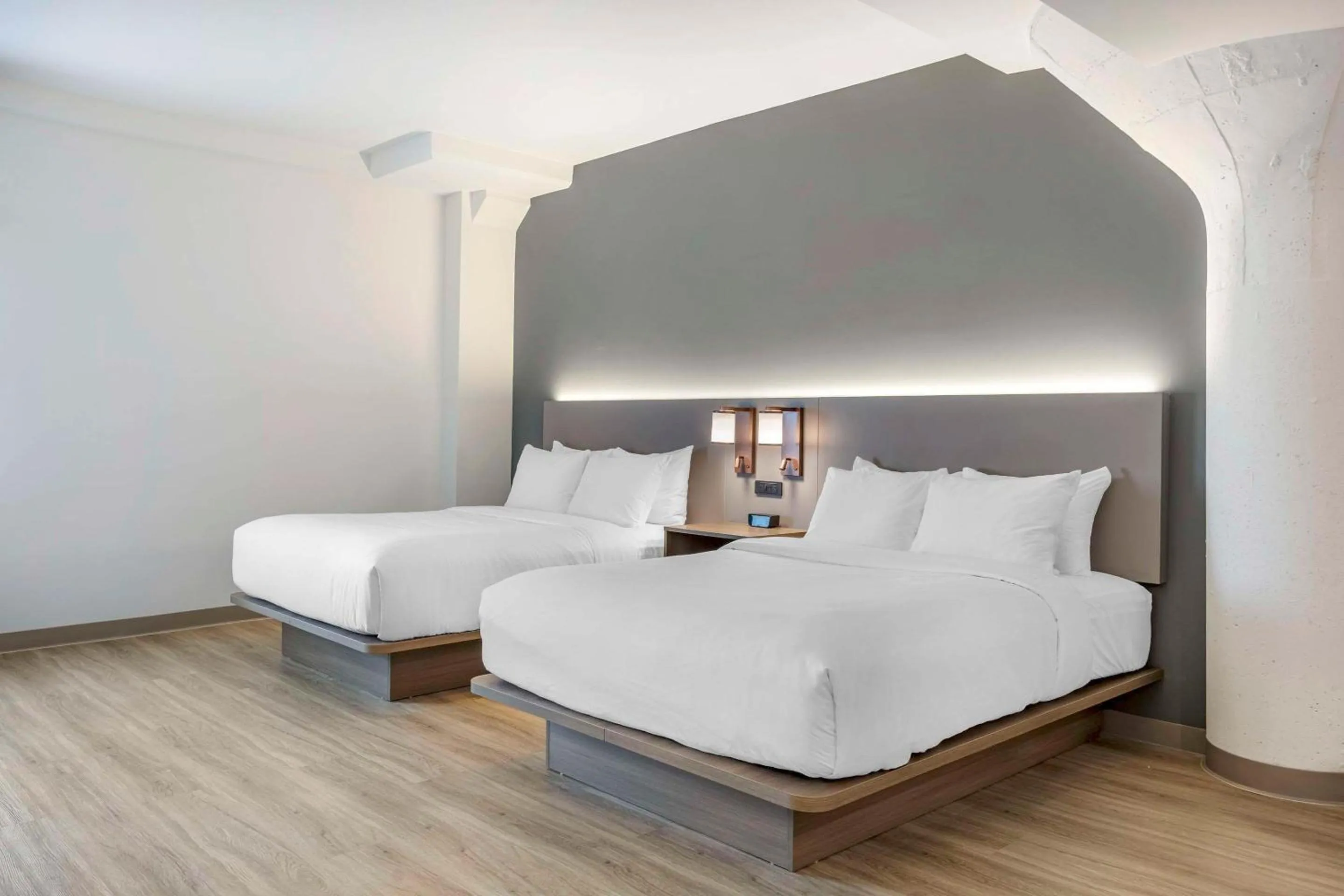 Bedroom, Bed in Comfort Inn & Suites Newark Liberty International Airport