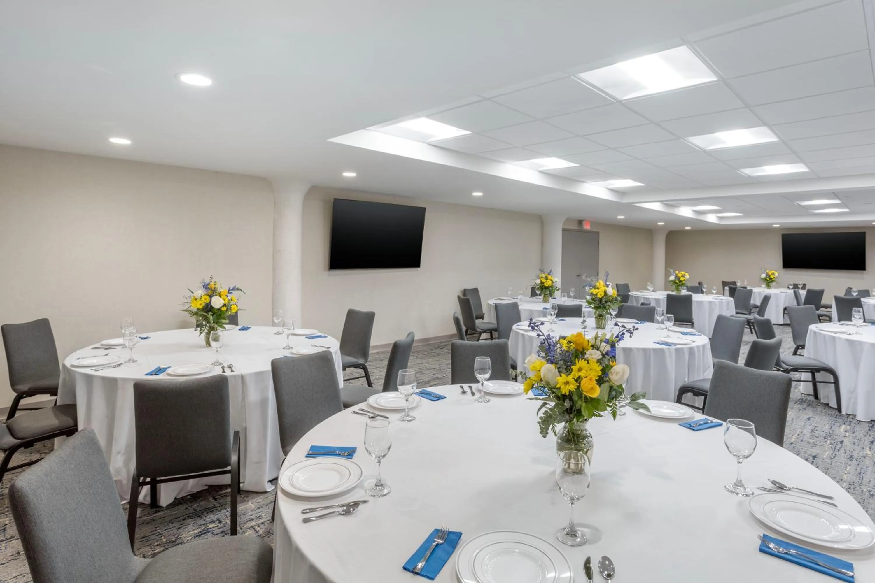 Meeting/conference room in Comfort Inn & Suites Newark Liberty International Airport
