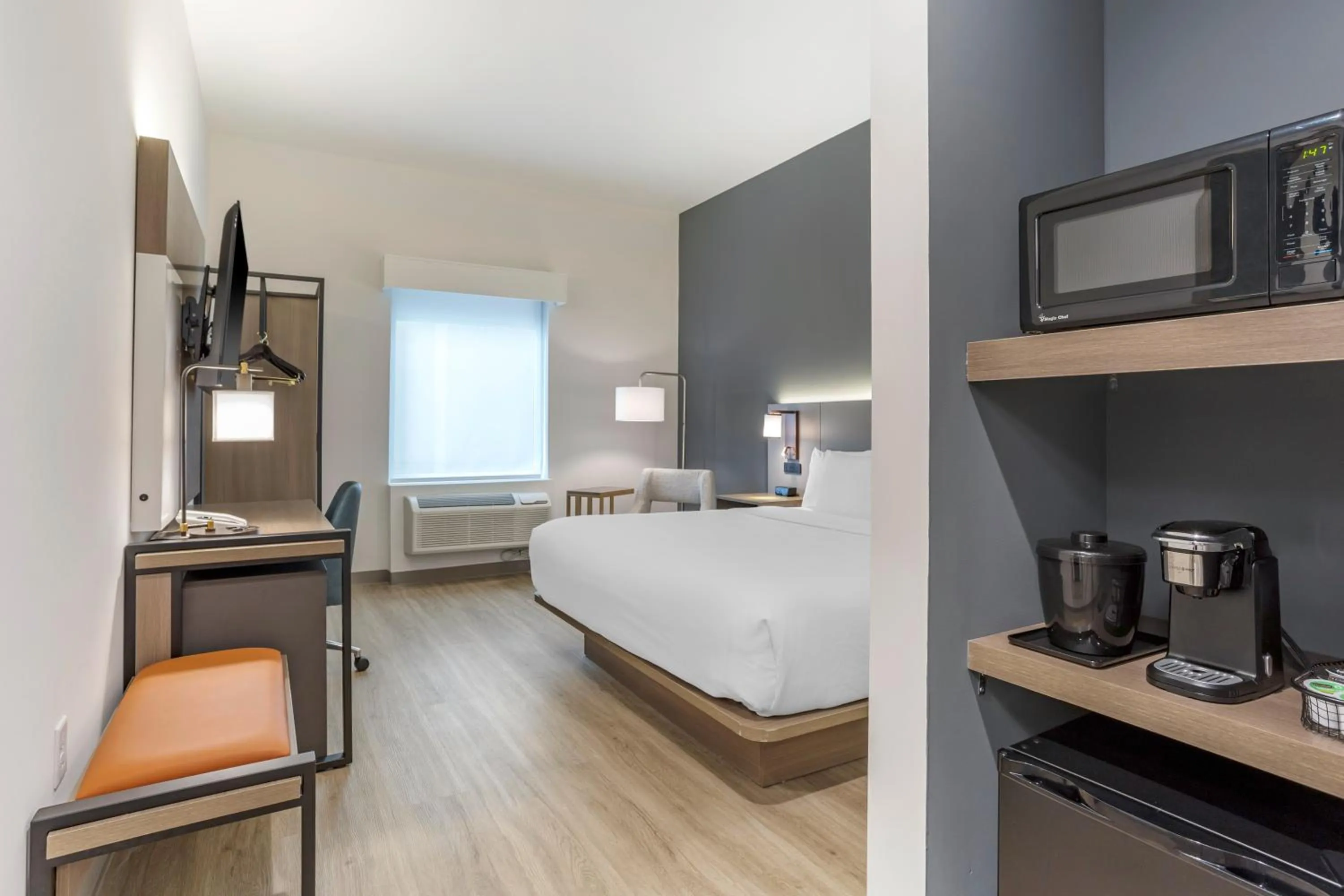 Bed in Comfort Inn & Suites Newark Liberty International Airport