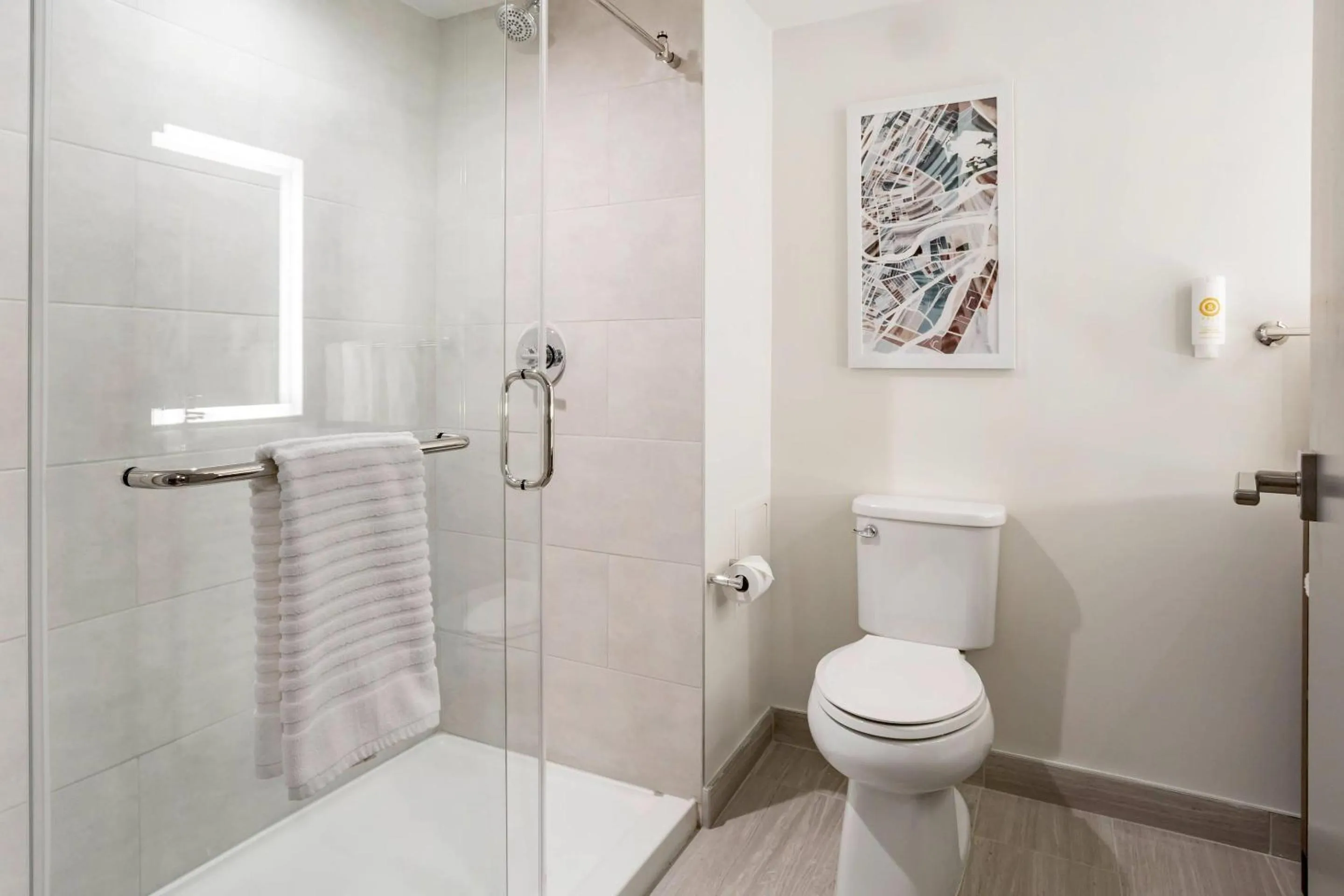 Bedroom in Comfort Inn & Suites Newark Liberty International Airport