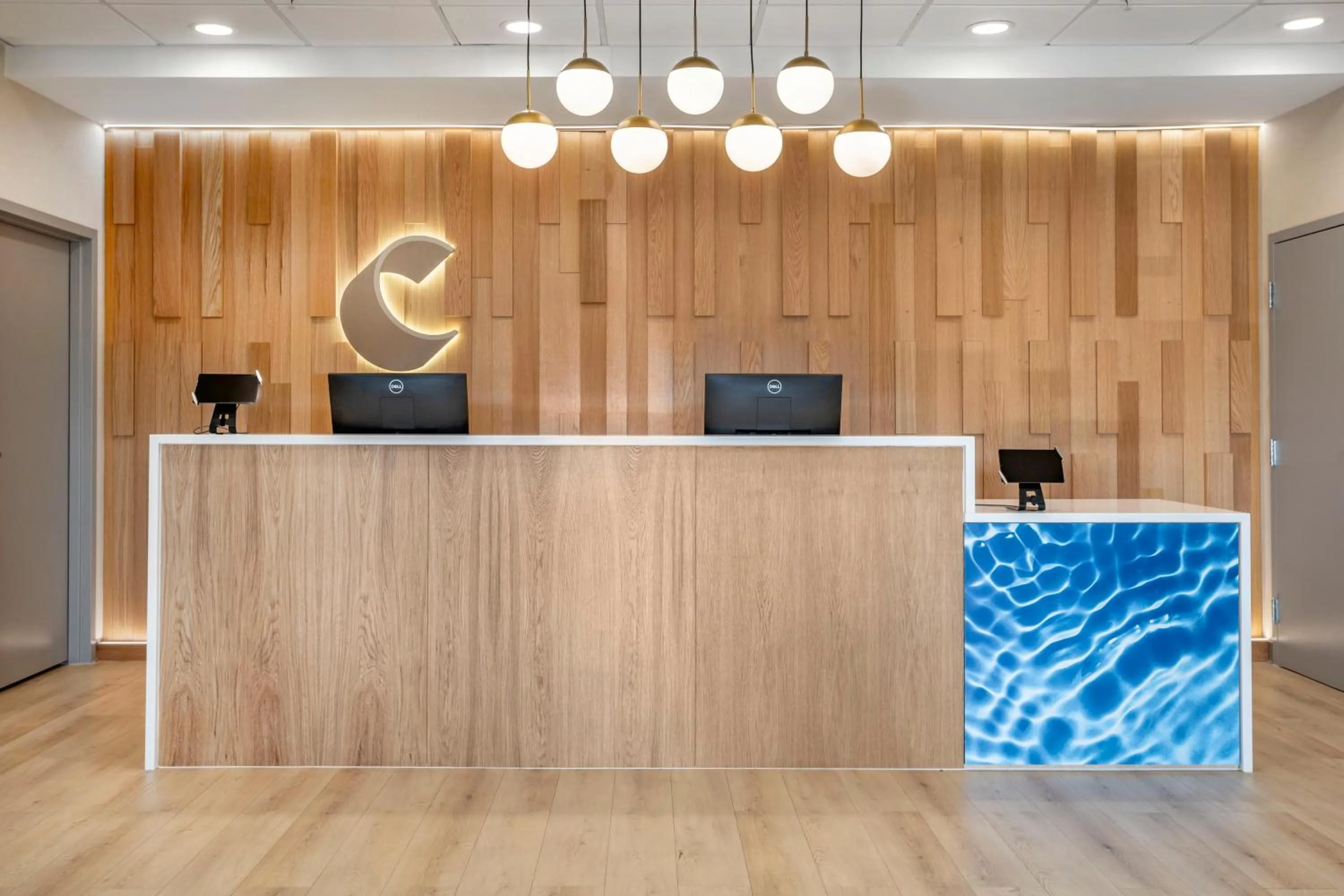 Lobby or reception in Comfort Inn & Suites Newark Liberty International Airport