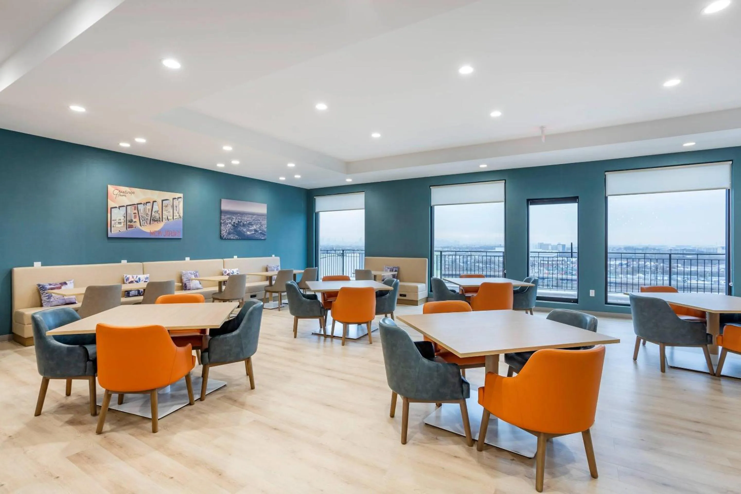 Breakfast in Comfort Inn & Suites Newark Liberty International Airport