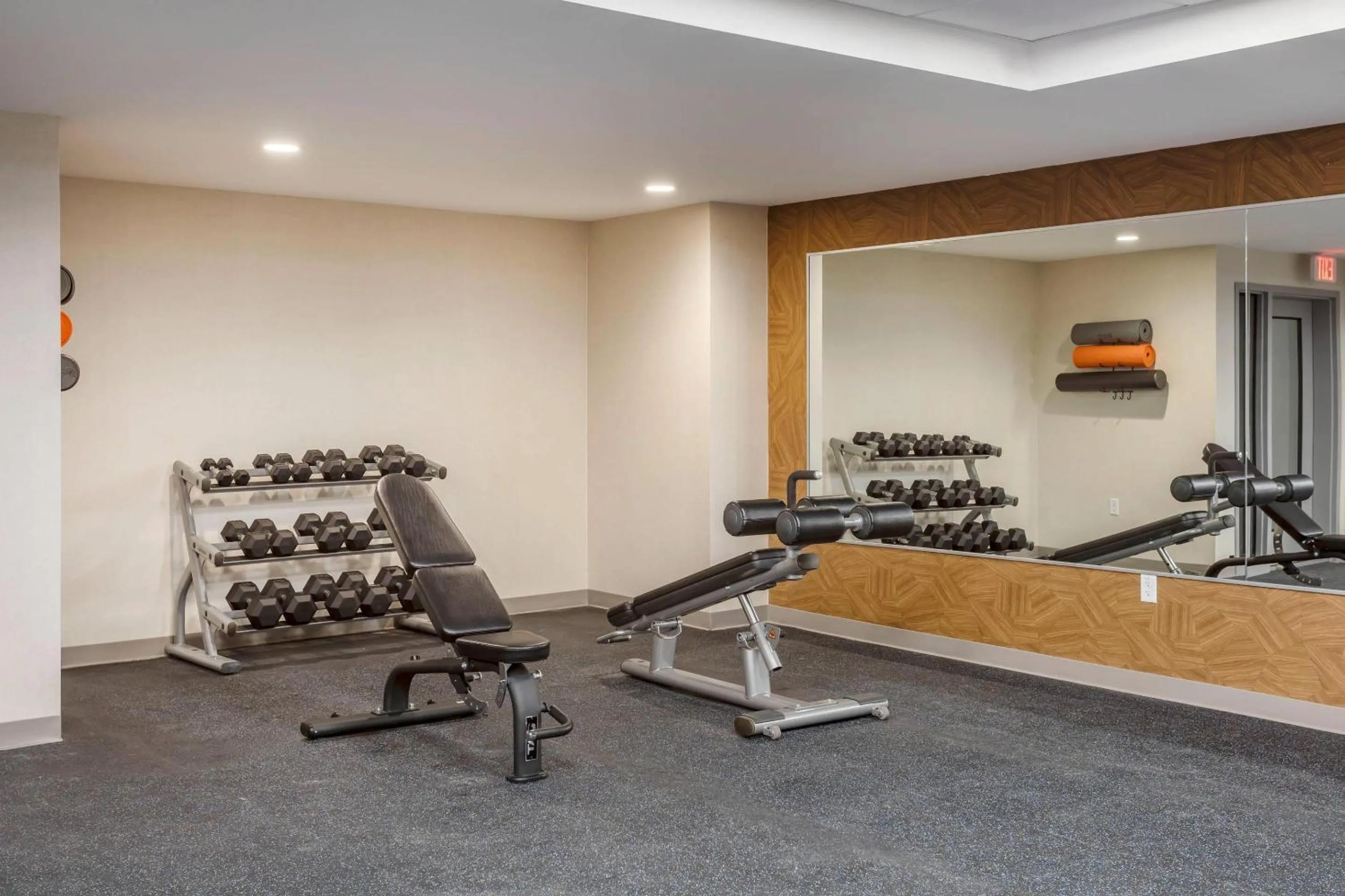 Fitness centre/facilities in Comfort Inn & Suites Newark Liberty International Airport