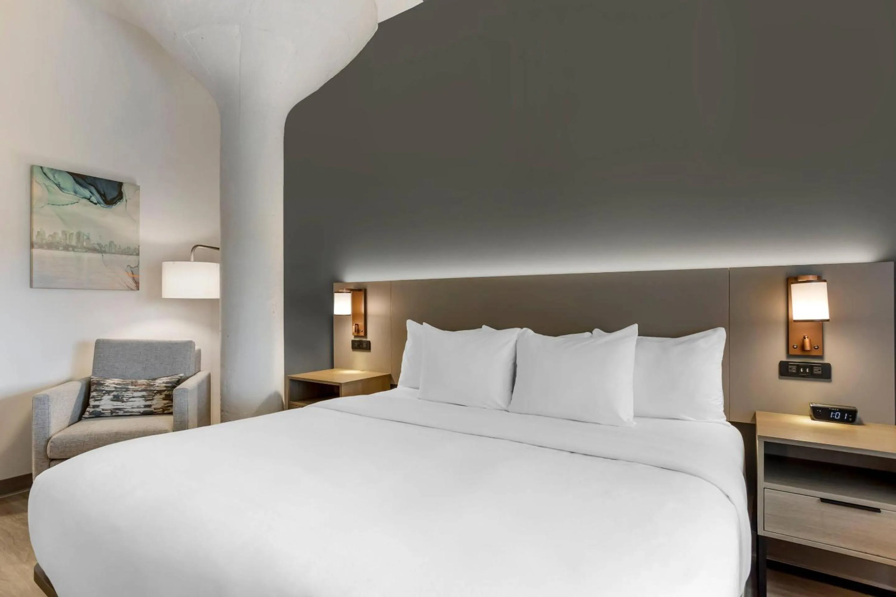 Bedroom, Bed in Comfort Inn & Suites Newark Liberty International Airport