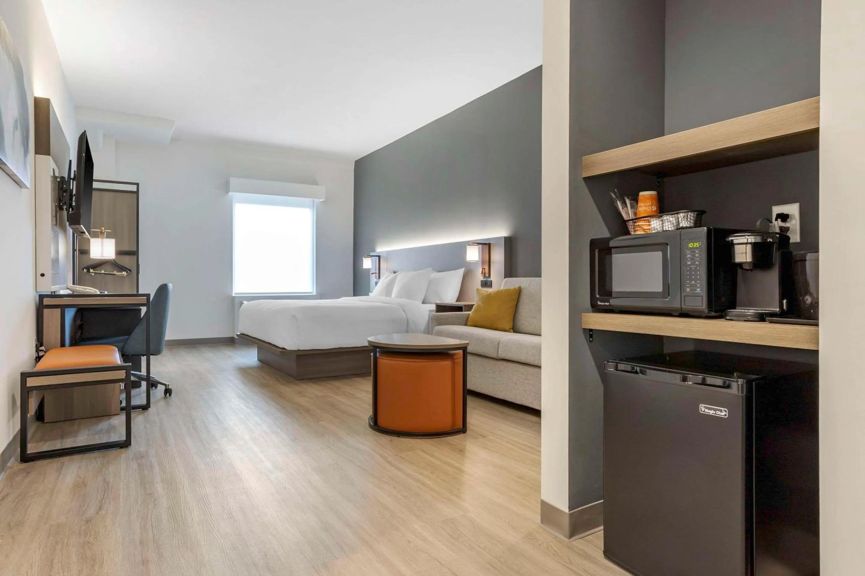 Bedroom in Comfort Inn & Suites Newark Liberty International Airport