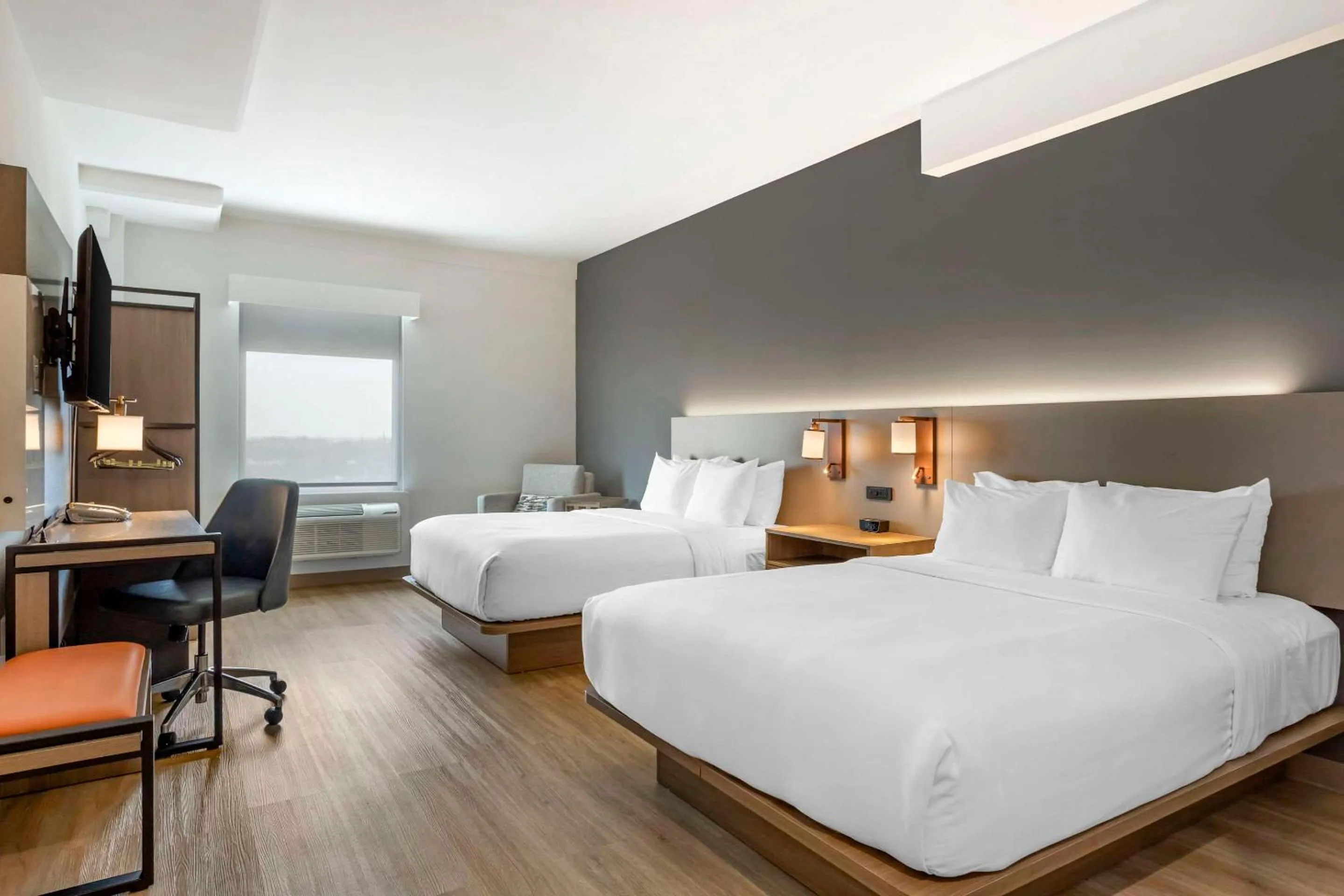 Bedroom, Bed in Comfort Inn & Suites Newark Liberty International Airport