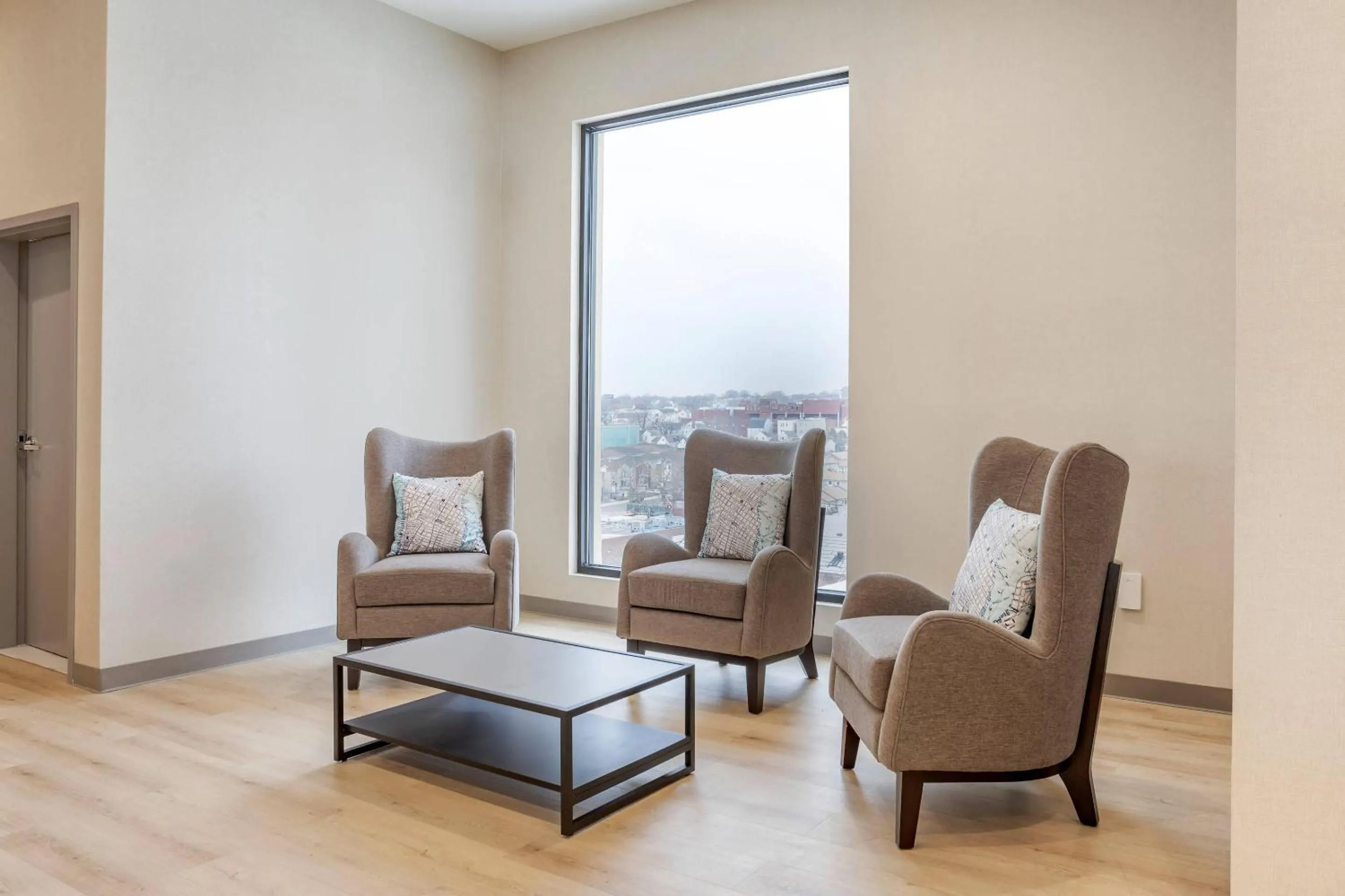 Lounge or bar in Comfort Inn & Suites Newark Liberty International Airport