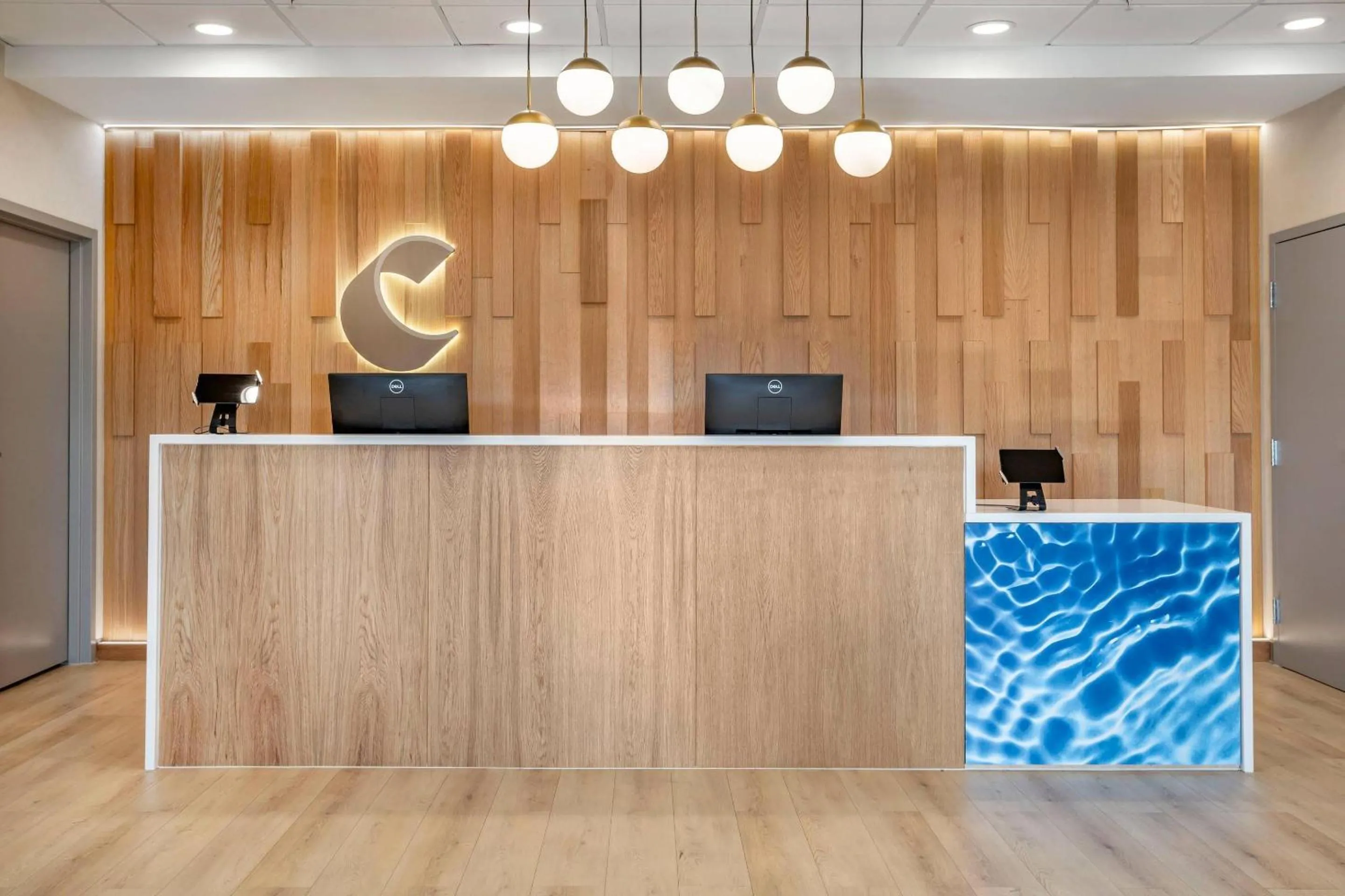 Lobby or reception in Comfort Inn & Suites Newark Liberty International Airport