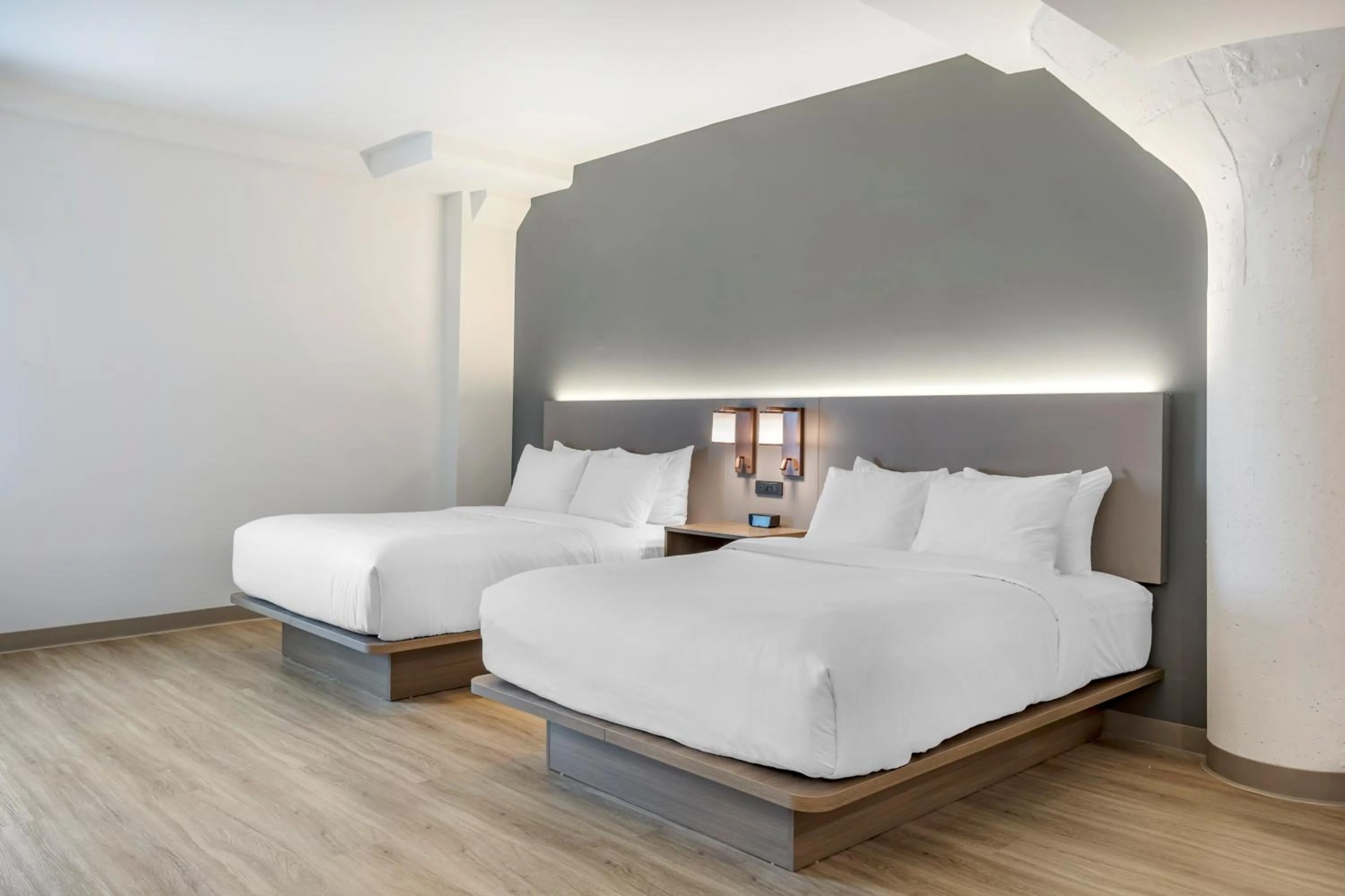 Bed in Comfort Inn & Suites Newark Liberty International Airport