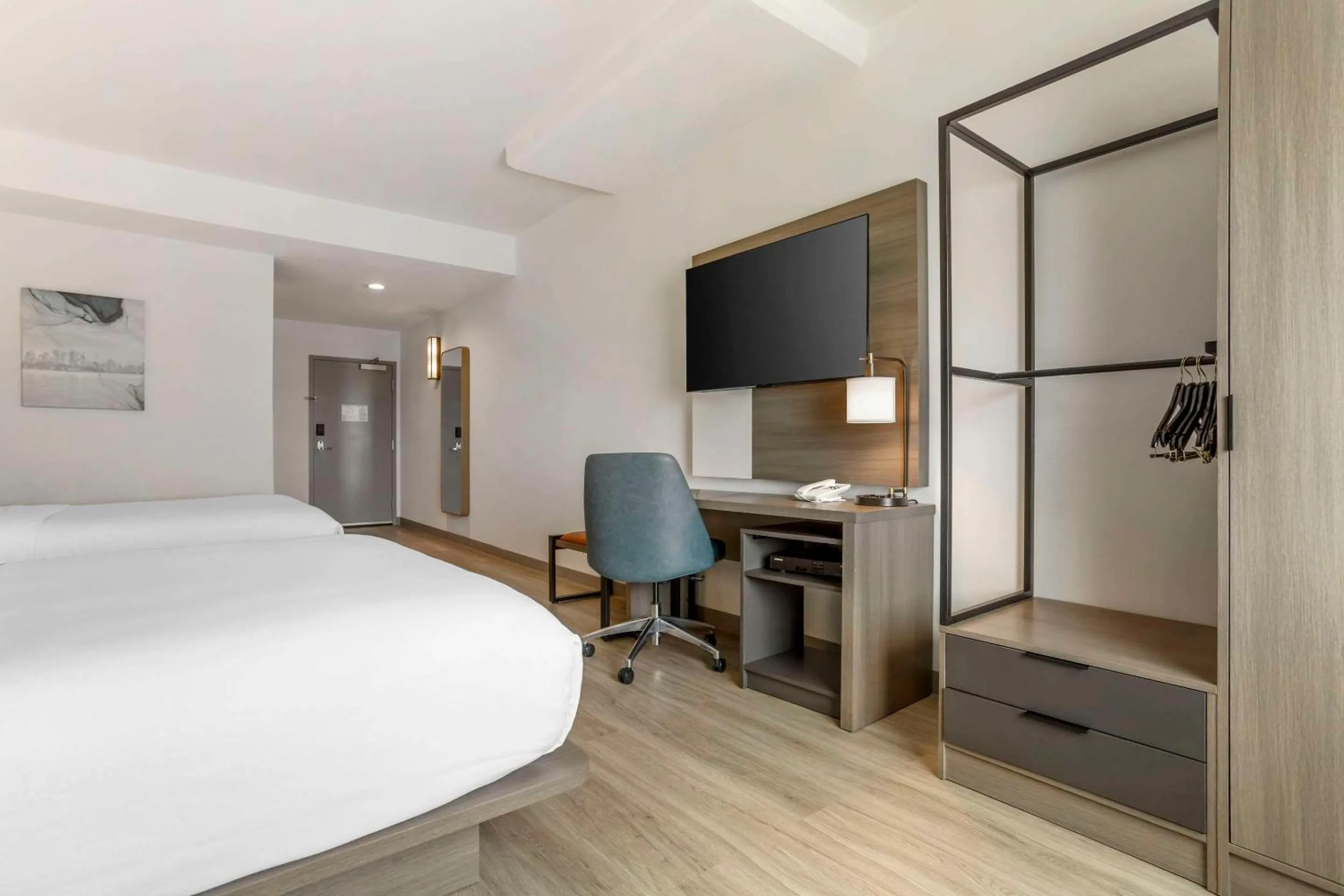 Bedroom, Bed in Comfort Inn & Suites Newark Liberty International Airport