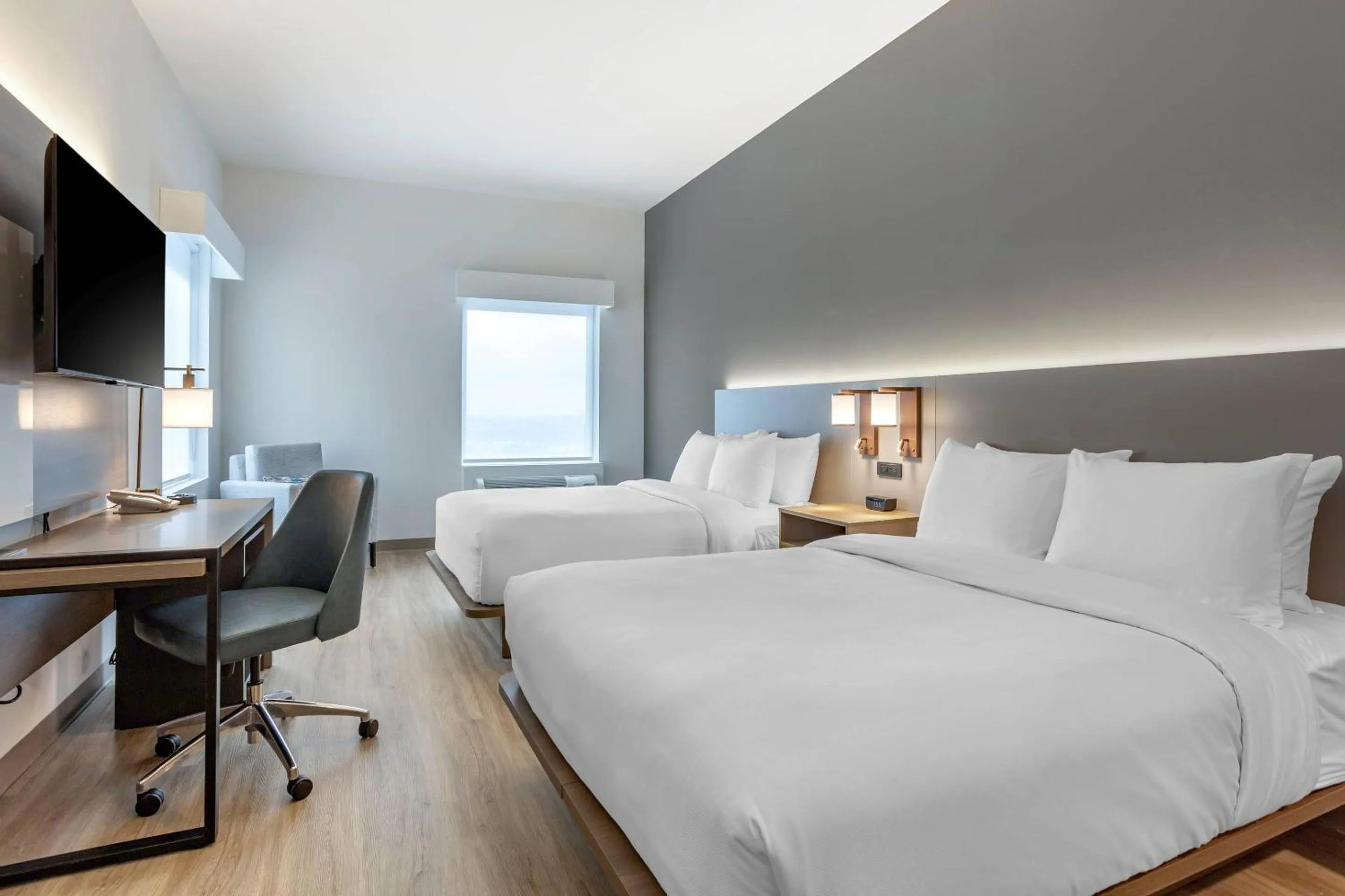 Bedroom, Bed in Comfort Inn & Suites Newark Liberty International Airport