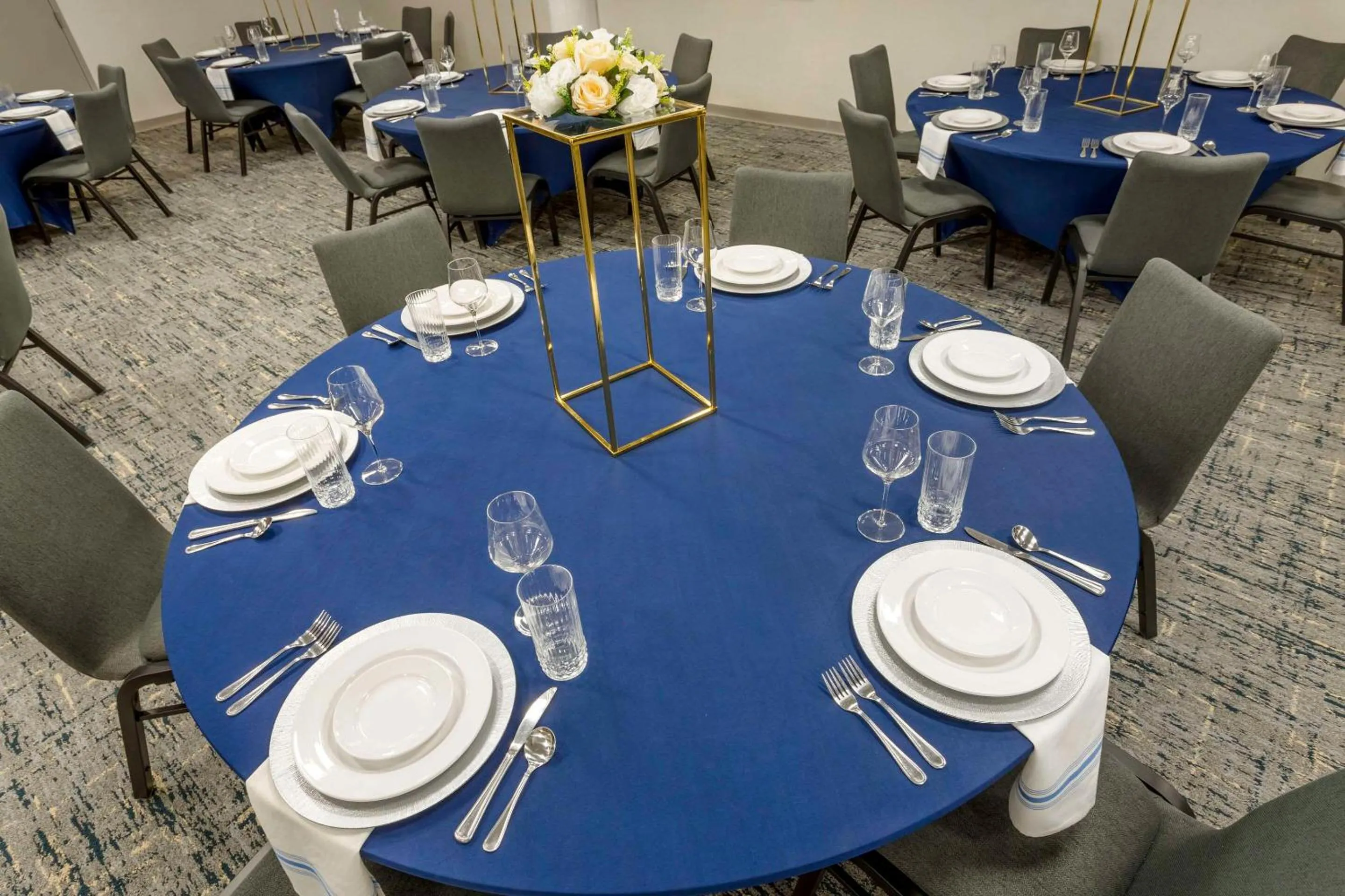 Meeting/conference room in Comfort Inn & Suites Newark Liberty International Airport