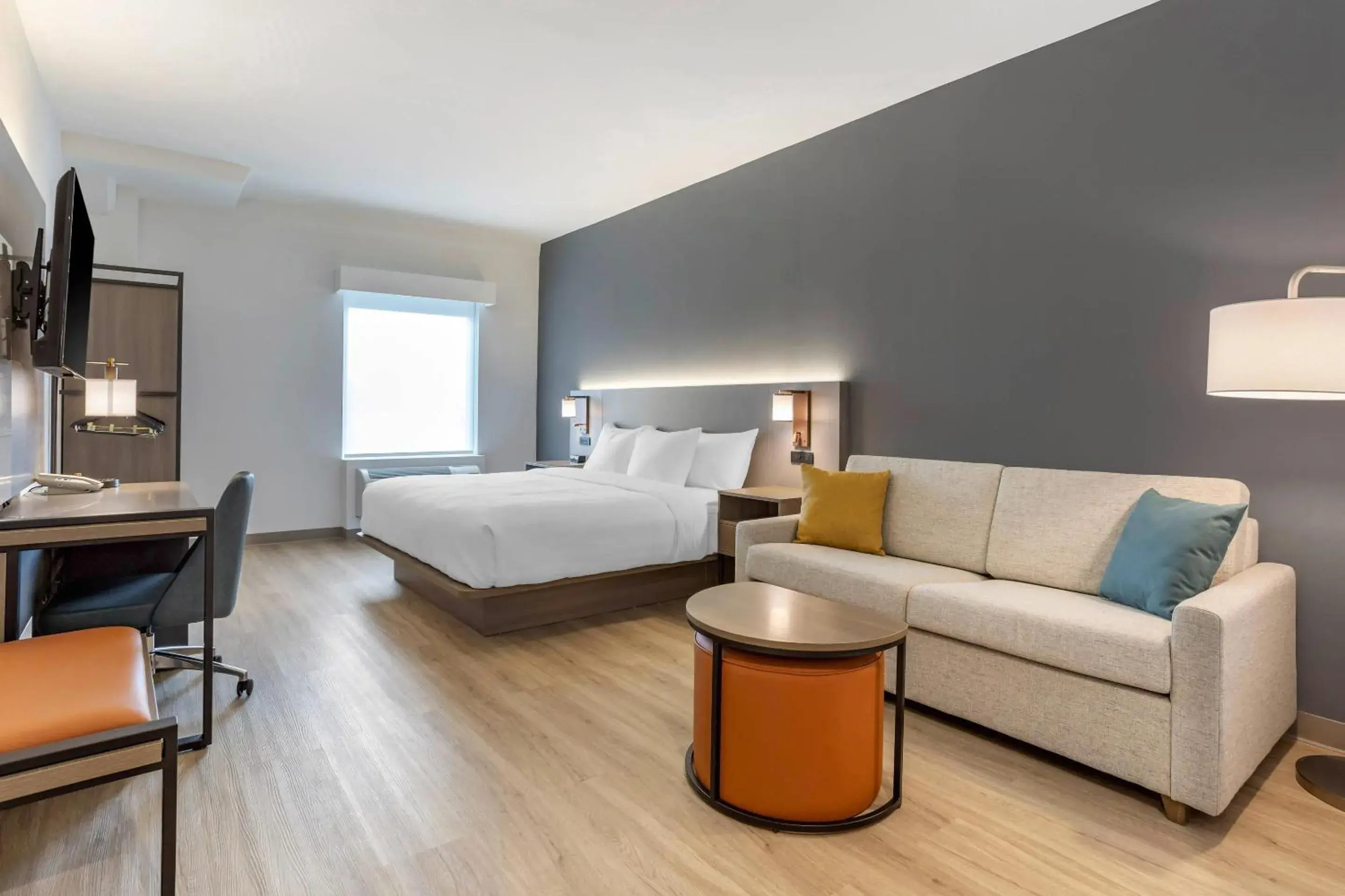 Bedroom, Bed in Comfort Inn & Suites Newark Liberty International Airport Bedroom, Bed in Comfort Inn & Suites Newark Liberty International Airport