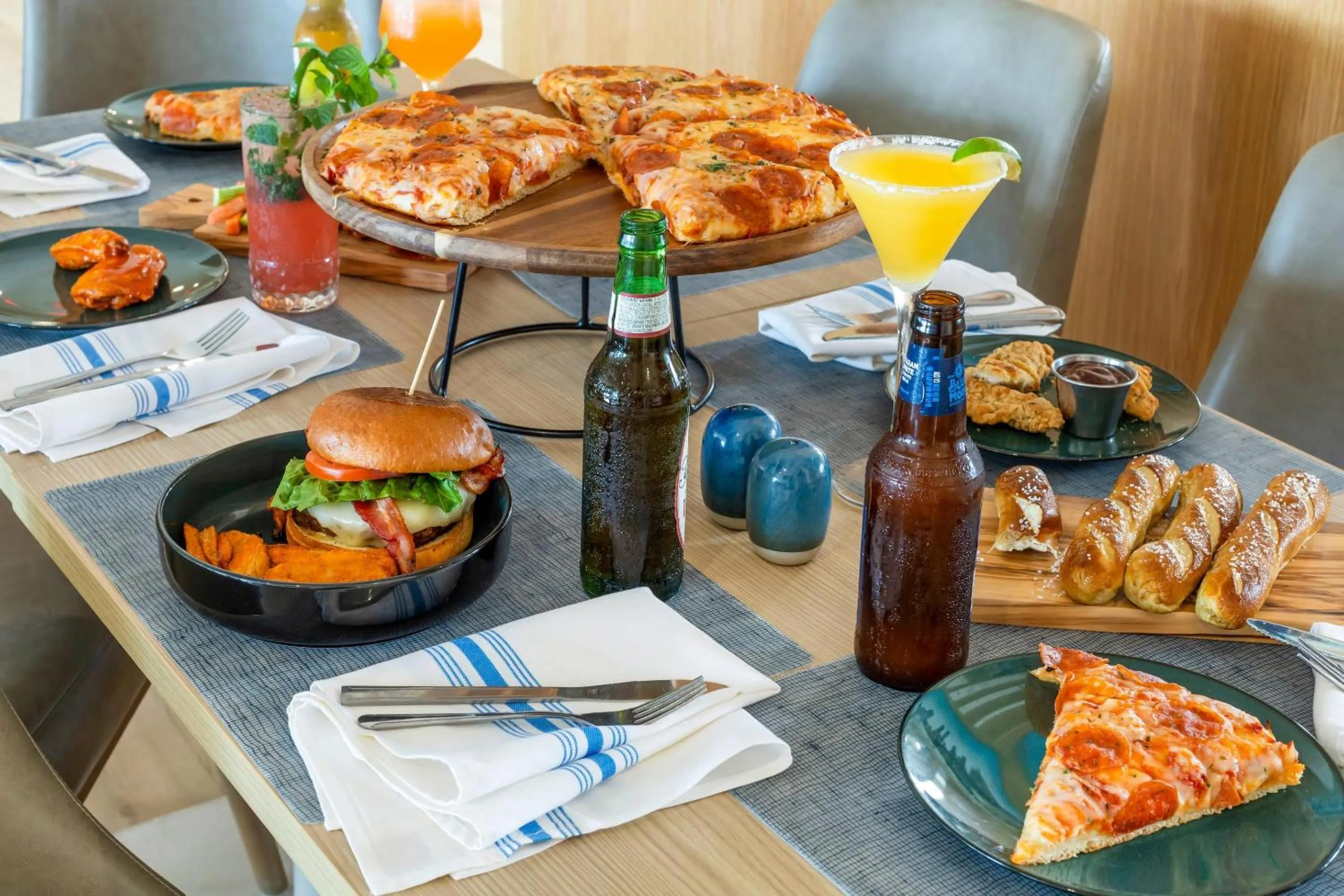 Restaurant/places to eat in Comfort Inn & Suites Newark Liberty International Airport