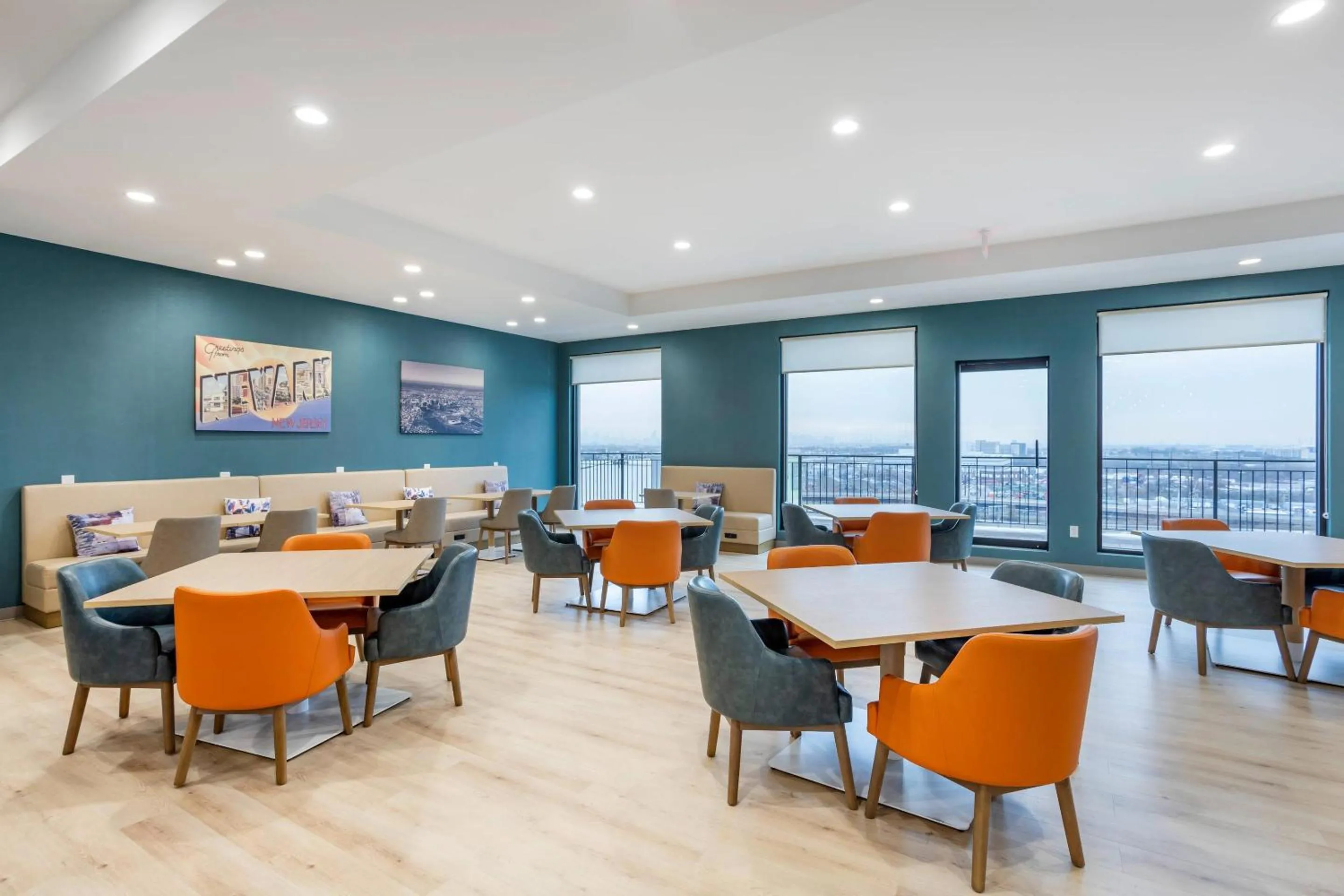 Breakfast in Comfort Inn & Suites Newark Liberty International Airport