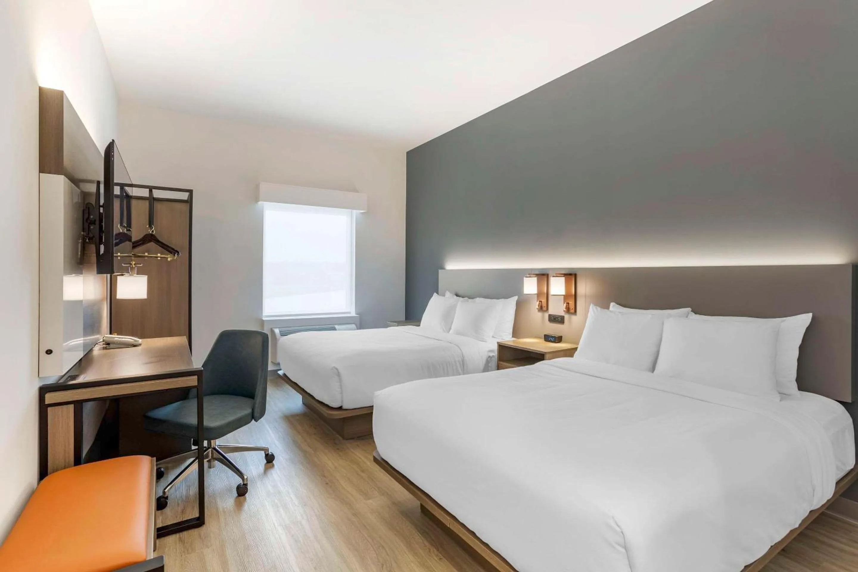 Bedroom, Bed in Comfort Inn & Suites Newark Liberty International Airport