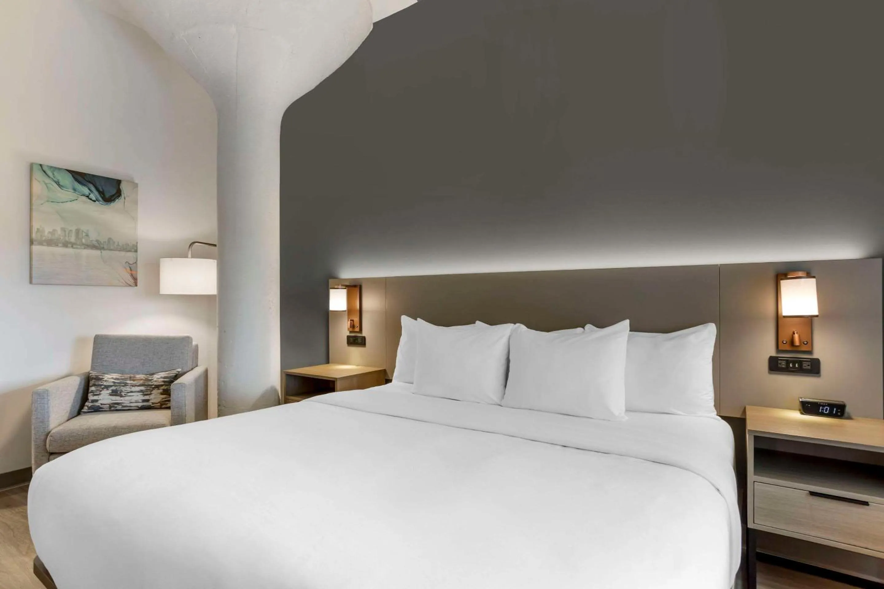 Bedroom, Bed in Comfort Inn & Suites Newark Liberty International Airport