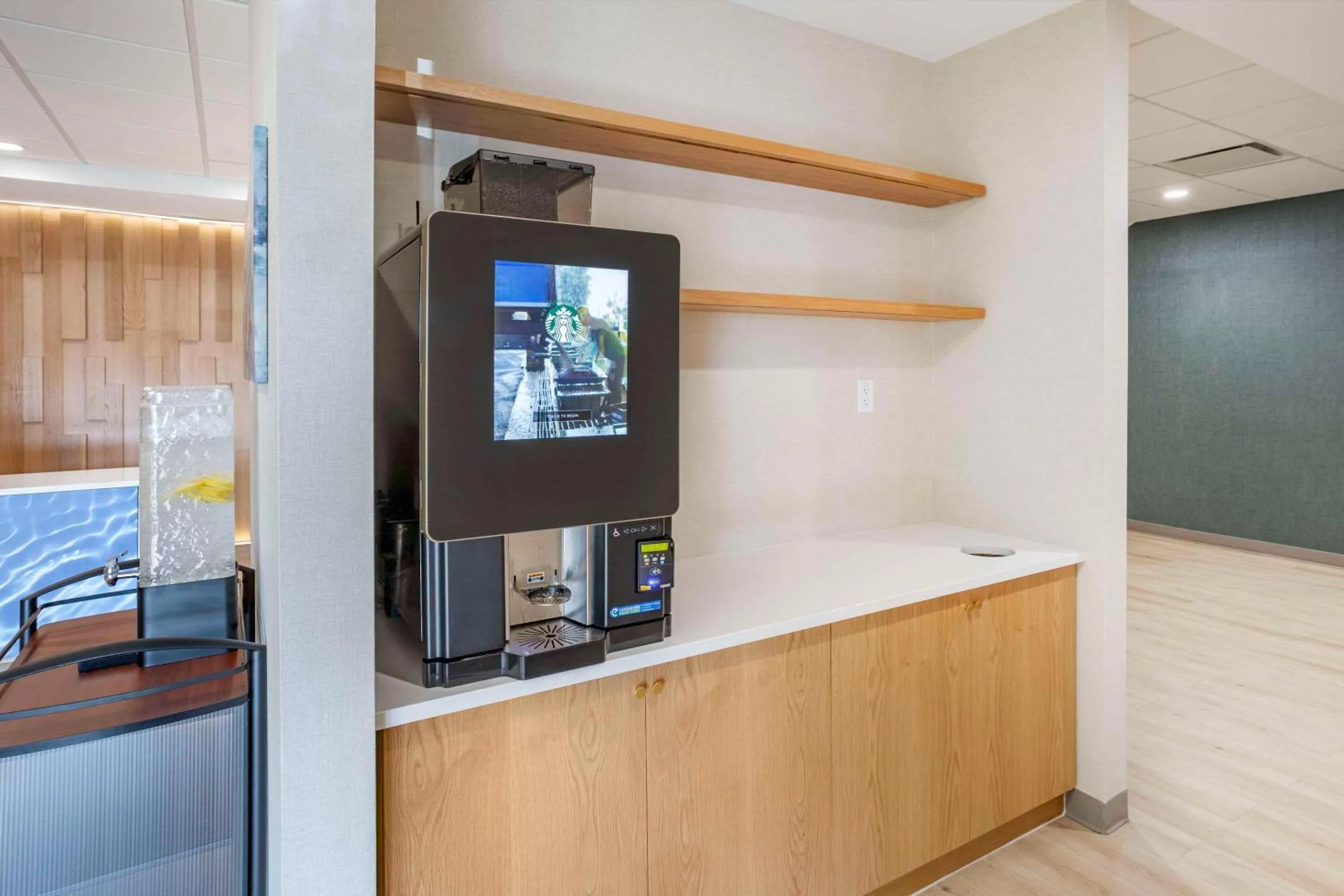 Breakfast in Comfort Inn & Suites Newark Liberty International Airport