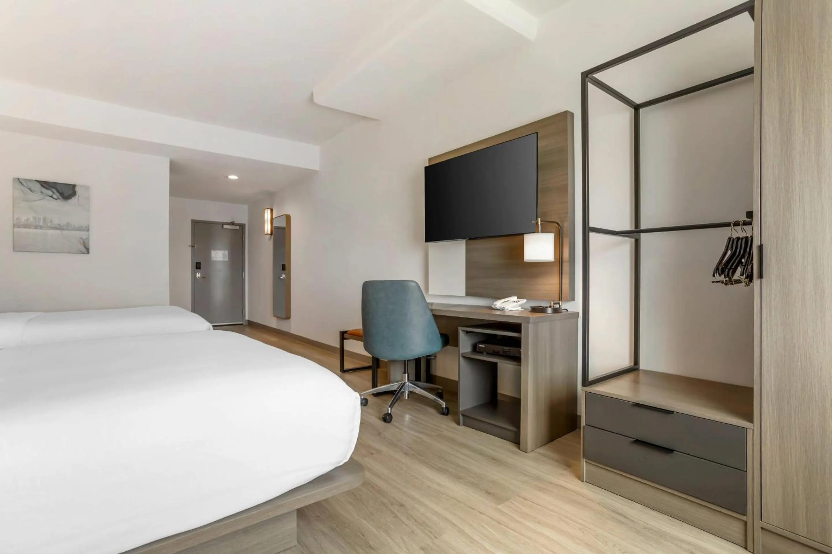 Bedroom, Bed in Comfort Inn & Suites Newark Liberty International Airport