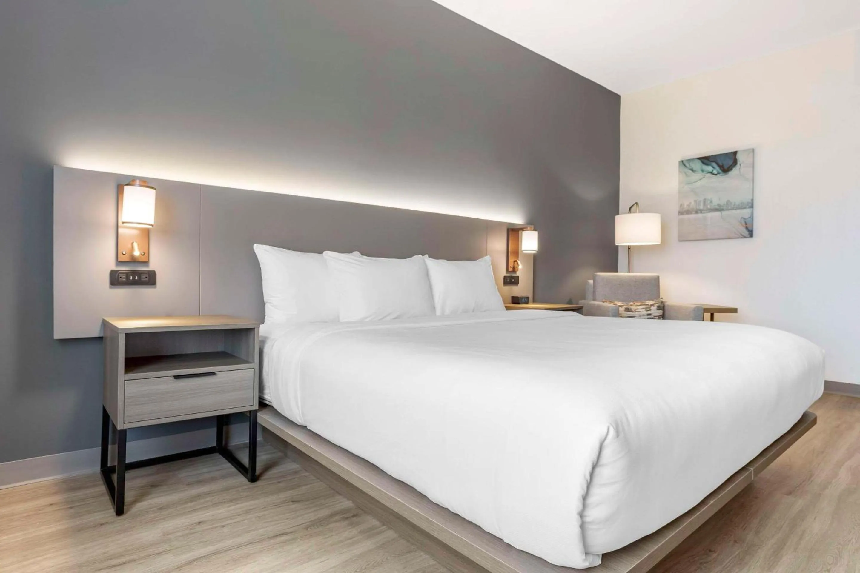 Bedroom, Bed in Comfort Inn & Suites Newark Liberty International Airport