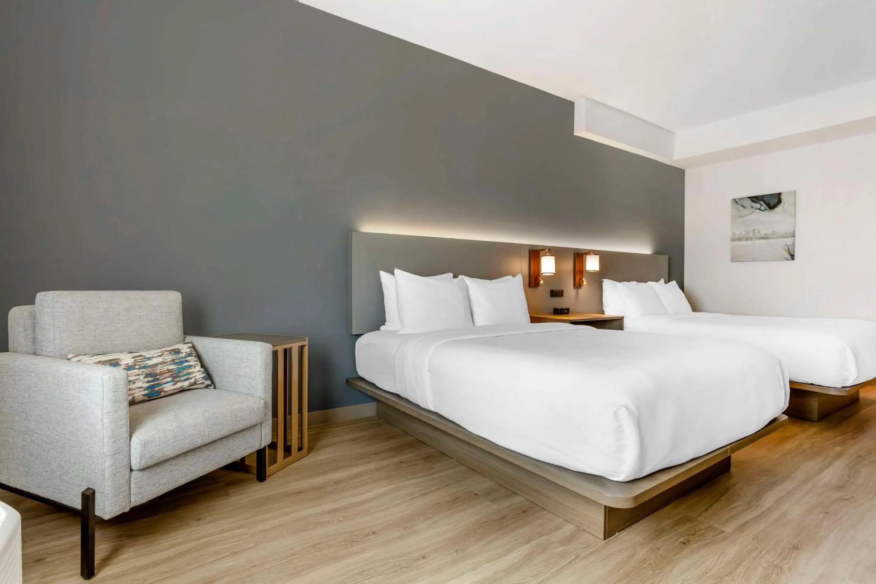 Bedroom, Bed in Comfort Inn & Suites Newark Liberty International Airport