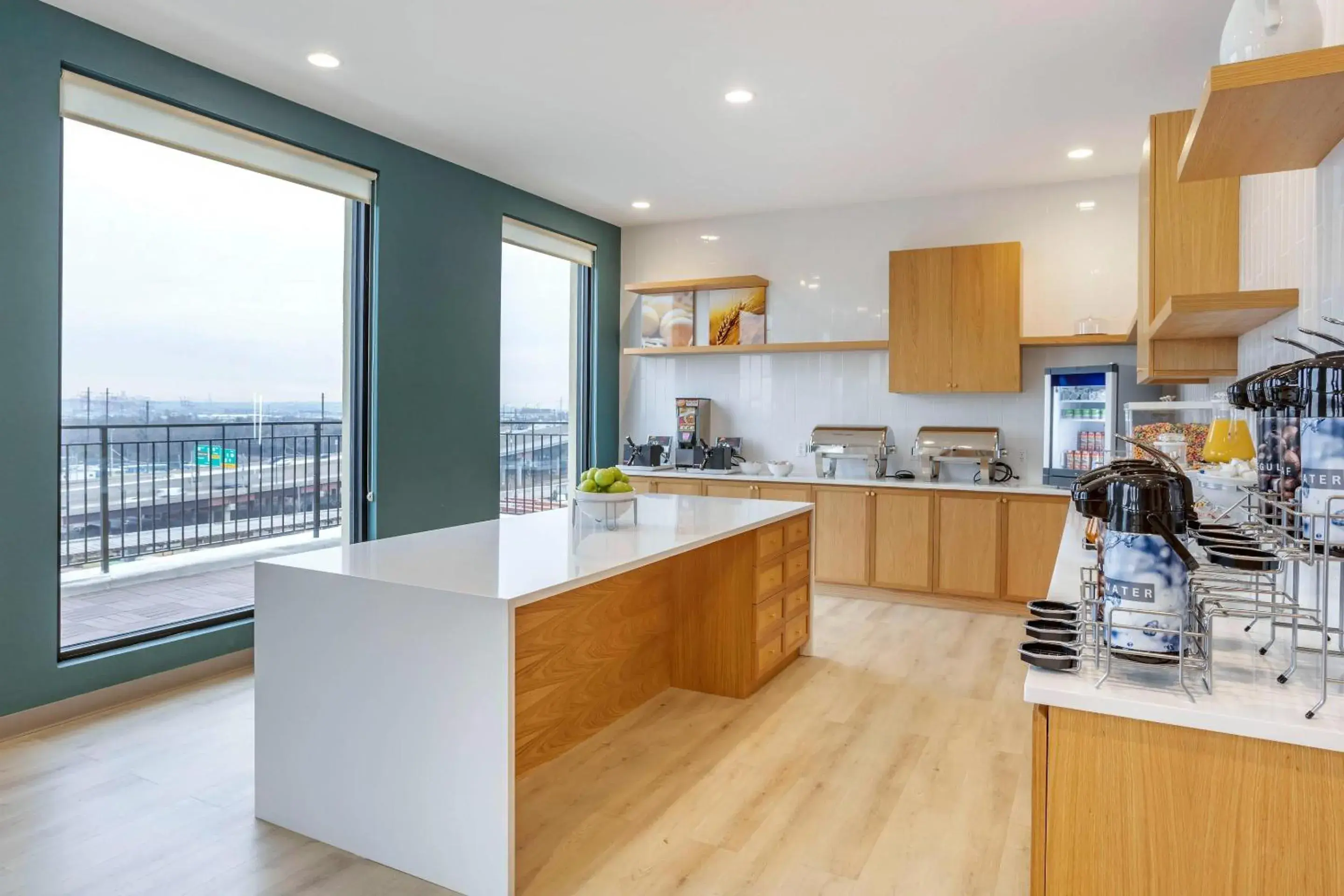 Breakfast in Comfort Inn & Suites Newark Liberty International Airport Breakfast in Comfort Inn & Suites Newark Liberty International Airport