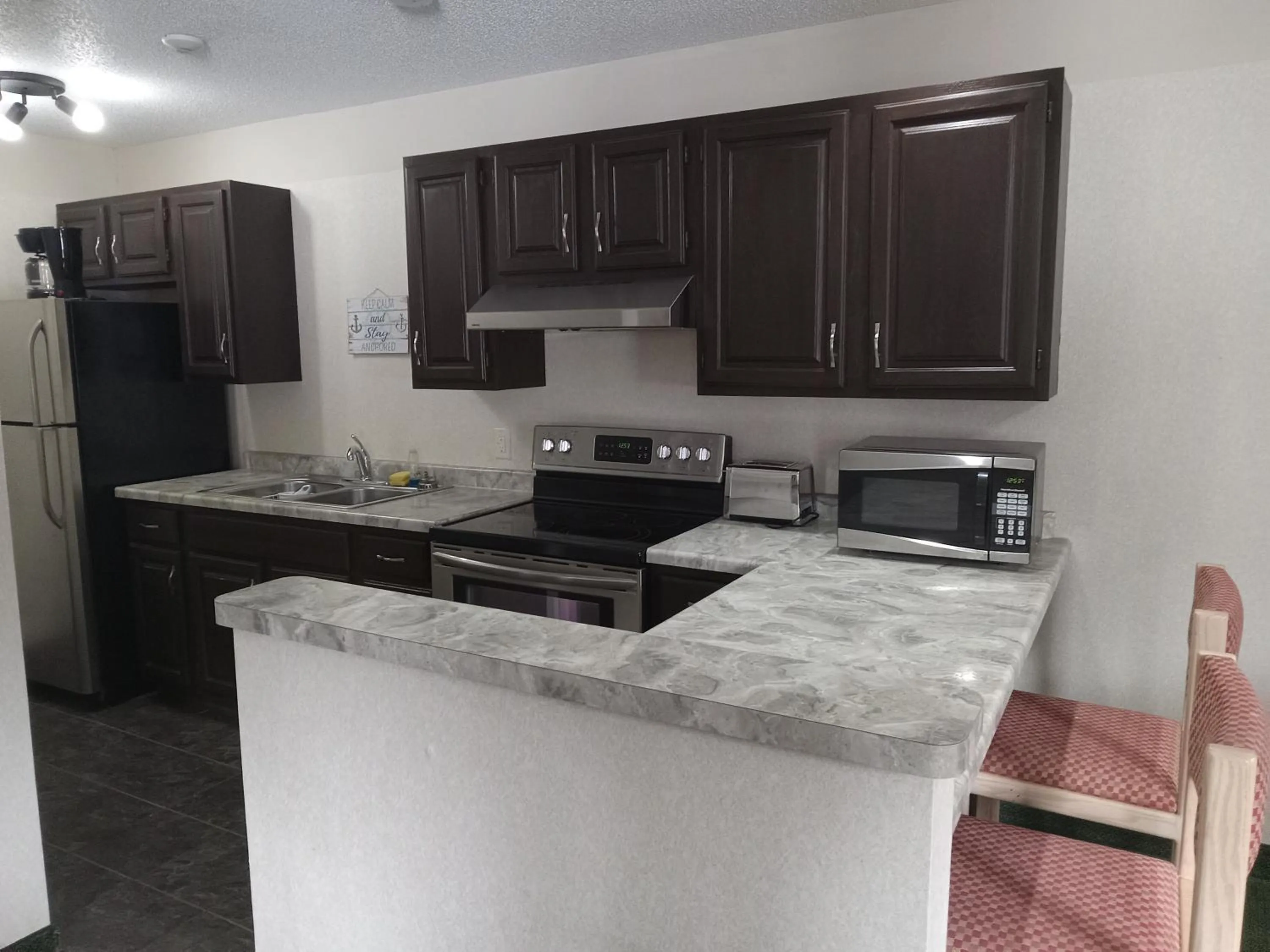 Kitchen or kitchenette in Paradise Shores Hotel