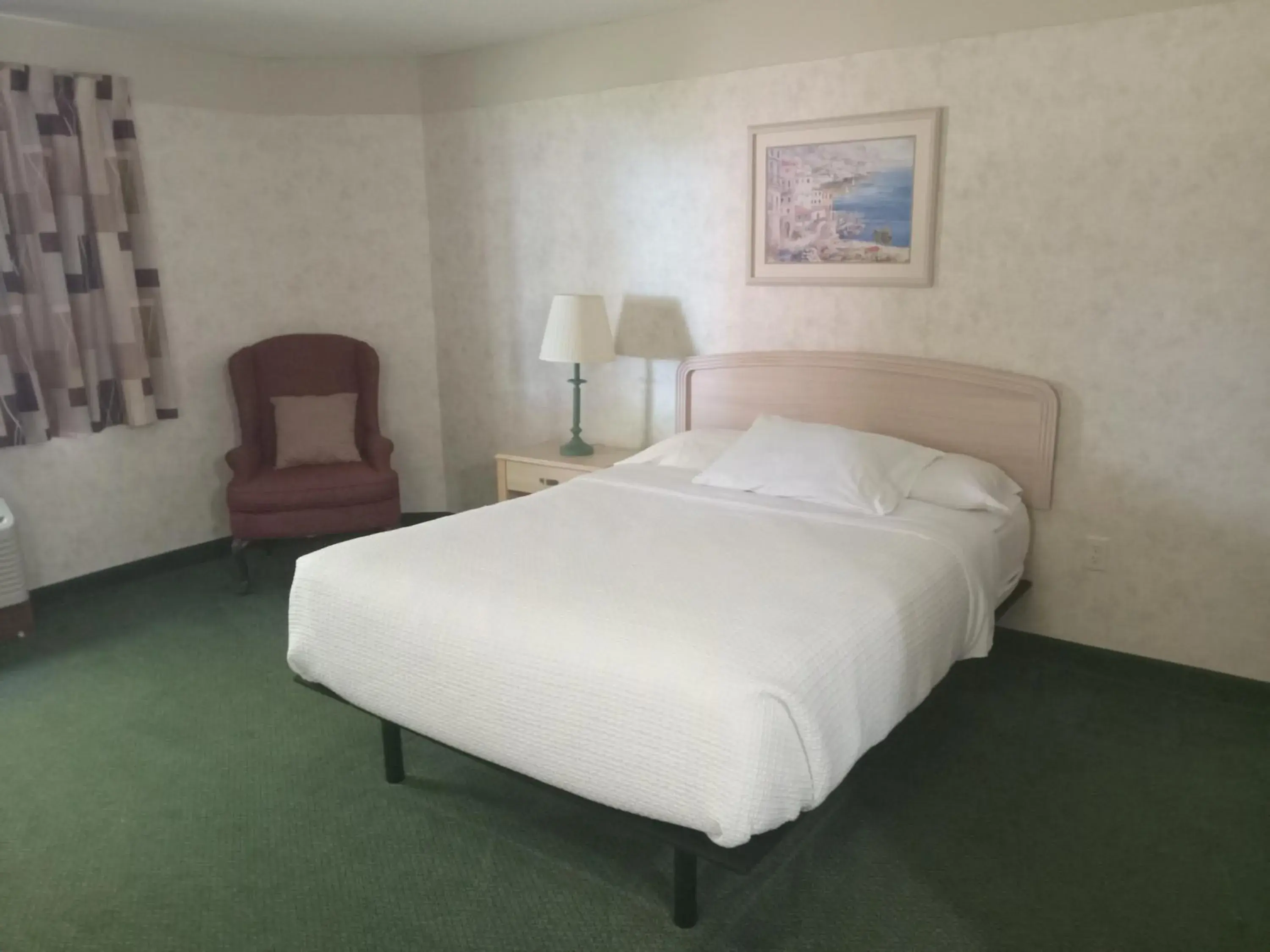 Queen Room in Paradise Shores Hotel Queen Room in Paradise Shores Hotel