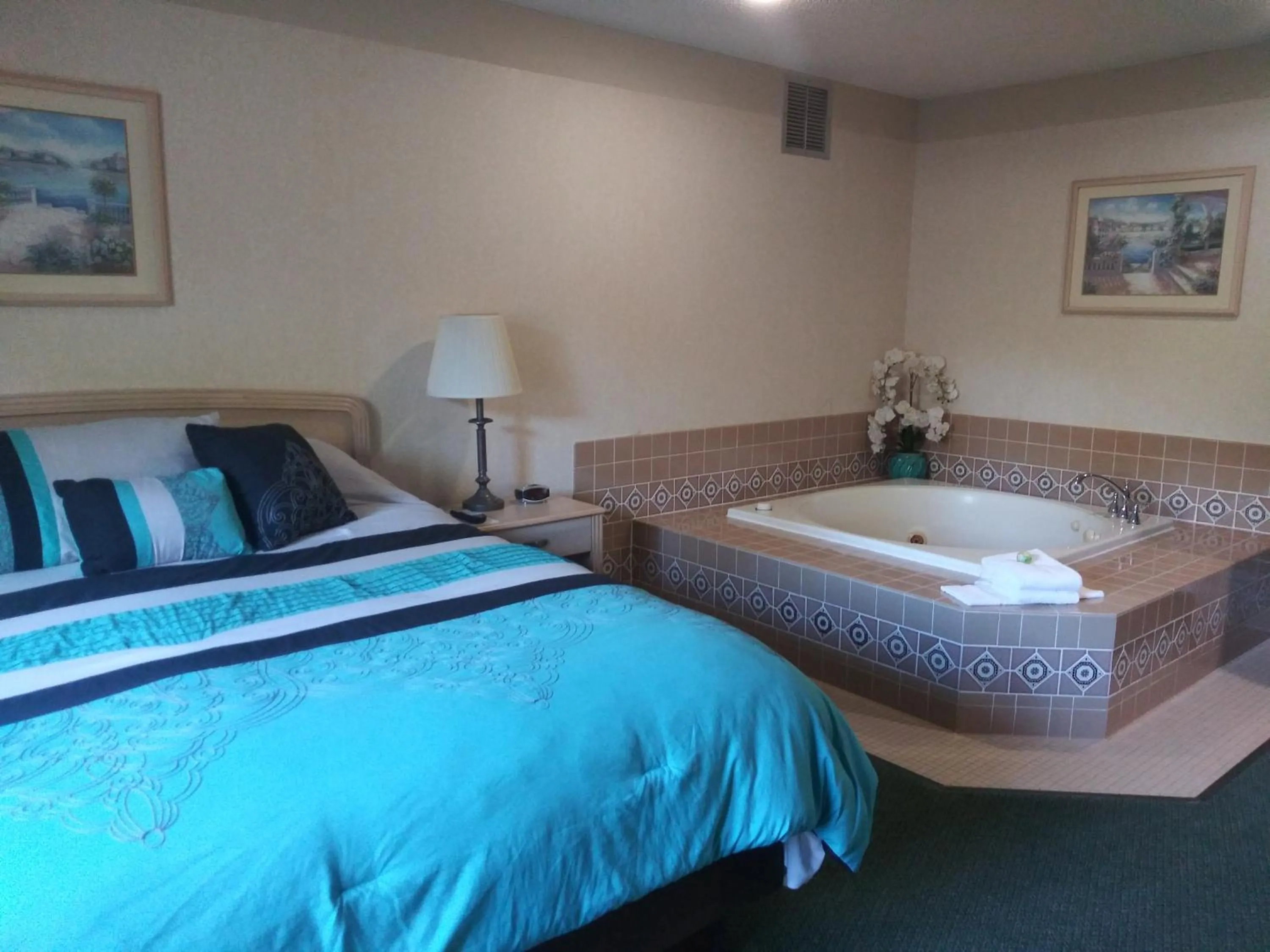 Bed in Paradise Shores Hotel