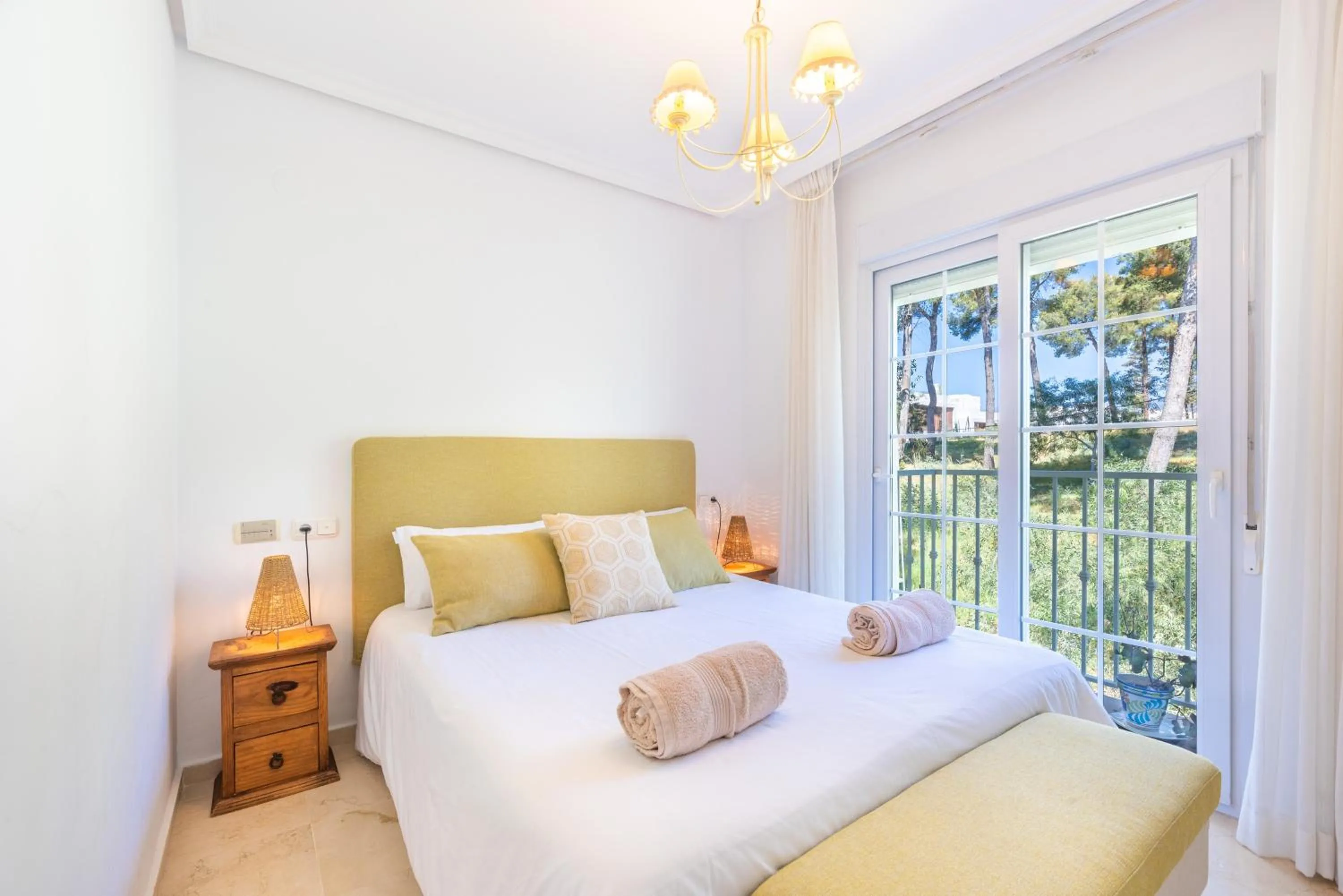 Property building, Bed in Spectacular Penthouse Puente Romano