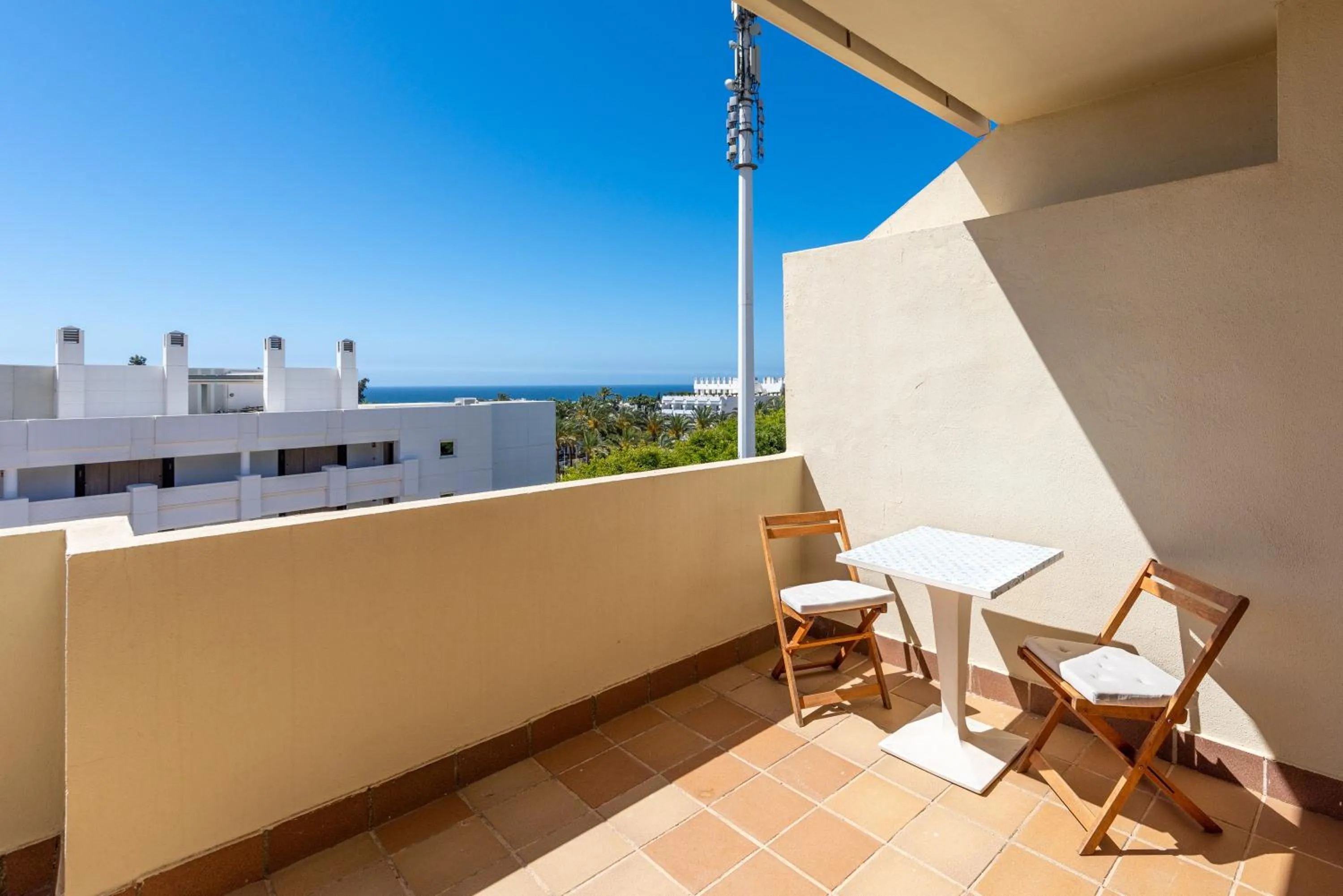 Property building in Spectacular Penthouse Puente Romano