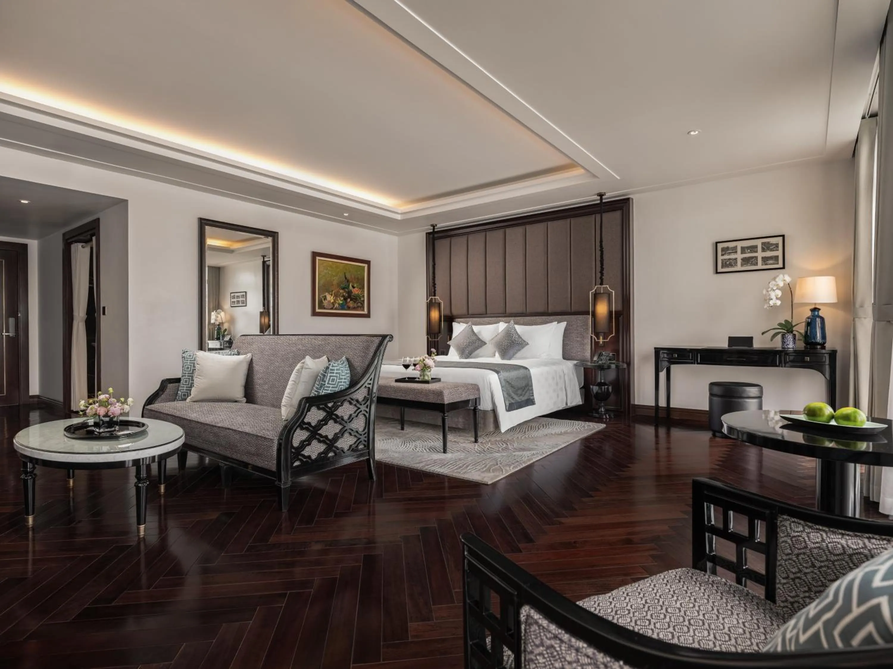 Photo of the whole room in Elegant Mansion 88