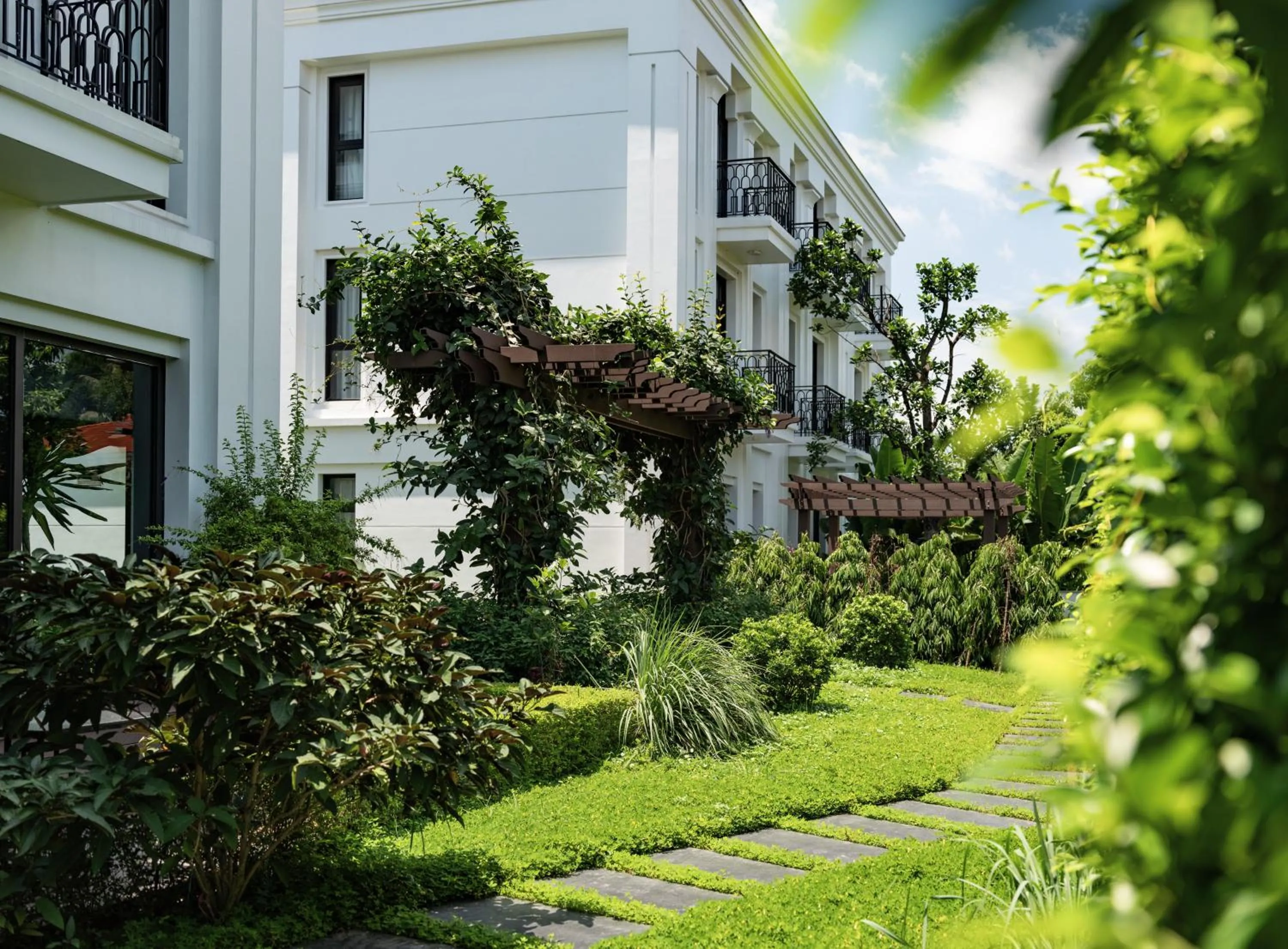 Garden in Elegant Mansion 88