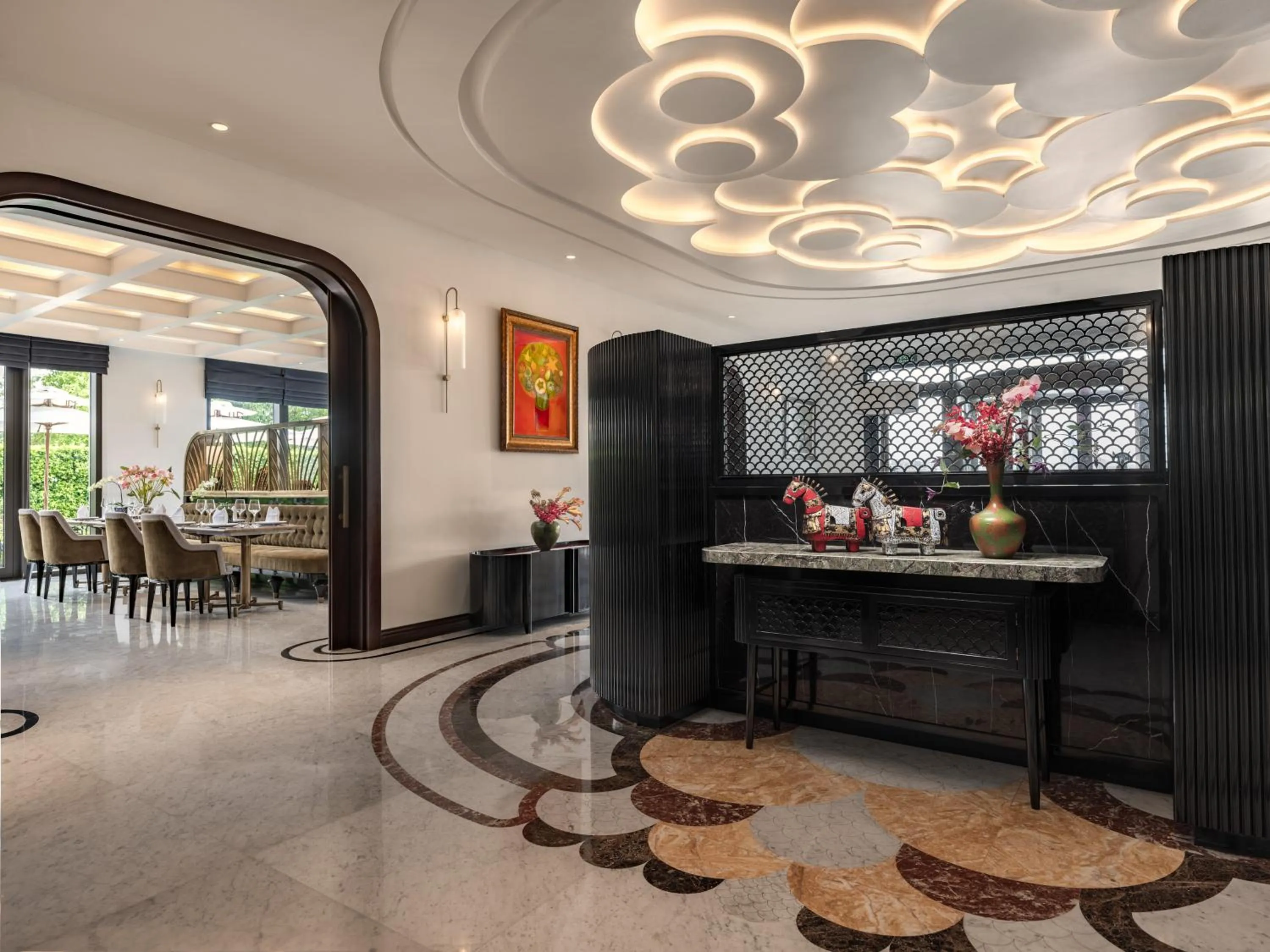 Restaurant/places to eat in Elegant Mansion 88